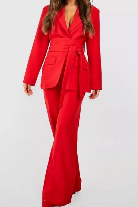 Super chic red women’s suit 

#LTKstyletip #LTKworkwear #LTKU