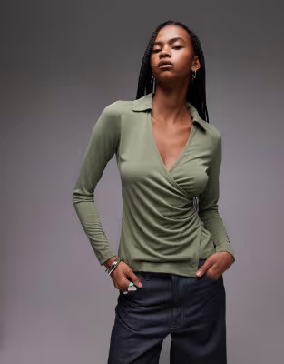 Topshop - Cupro overslagtop met lange mouwen in groen | ASOS (Global)