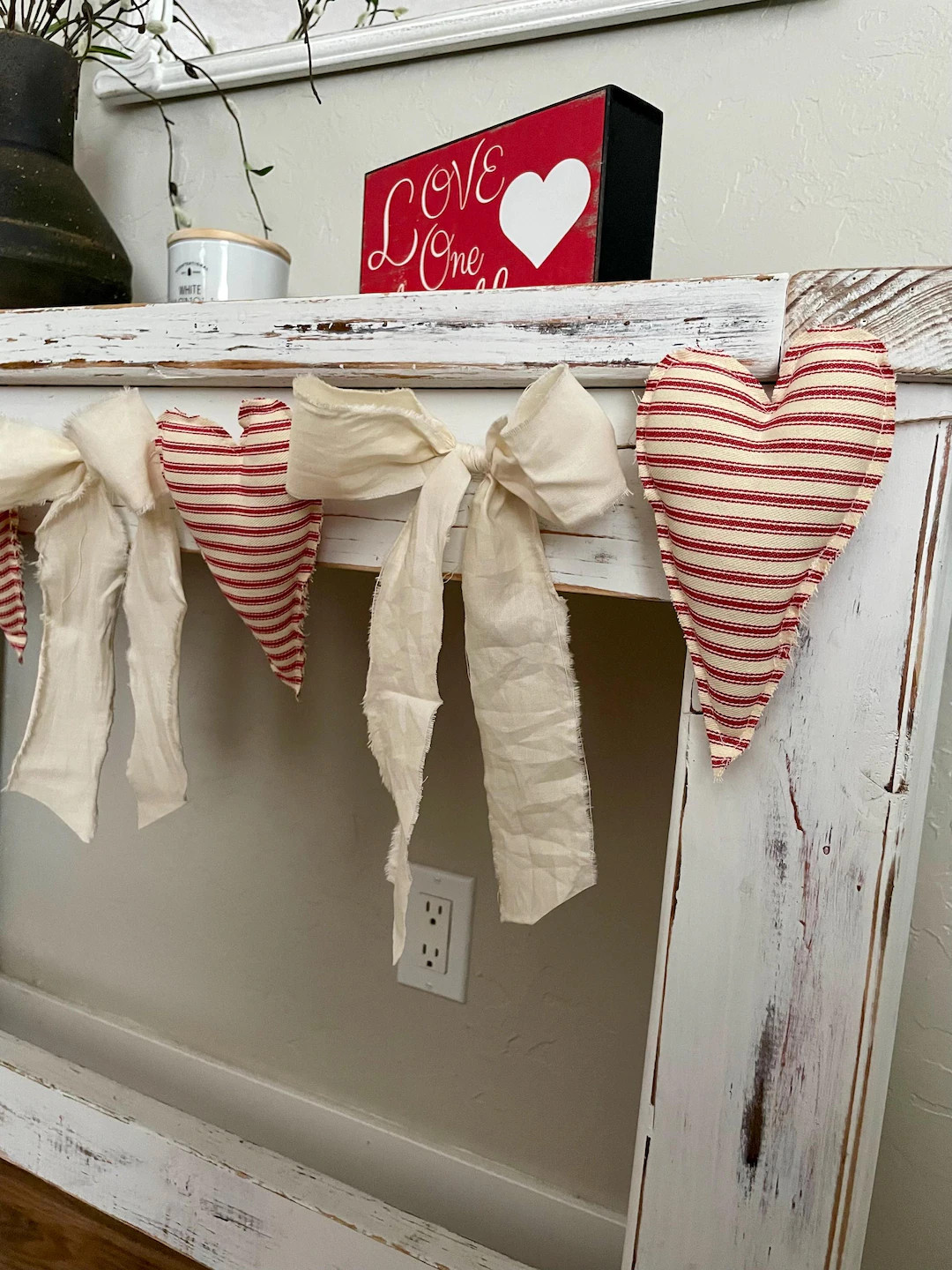 Red Stripe Heart & Linen Bow Garland: Valentine's Day Banner, Christmas Decoration - Etsy | Etsy (US)