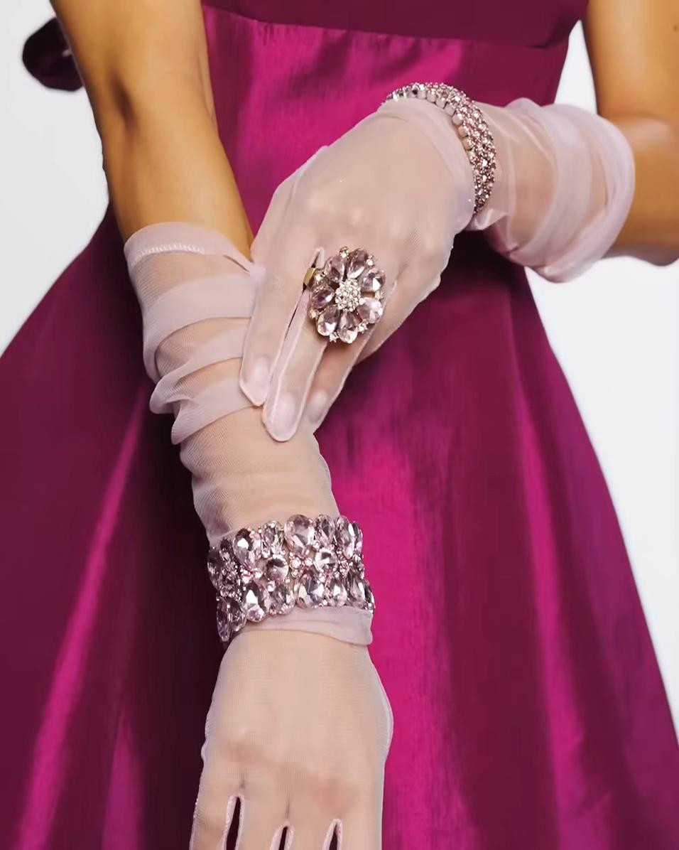 ✨ Windsor is officially my go-to for Homecoming 2026! From dazzling sequin minis and luxe satin dresses to glitter styles that sparkle all night, these HOCO dresses are everything. Whether you're into pink, black, blue, white, or soft pastels, there's a look you'll fall in love with.

#Windsor #Homecoming2026 #HOCO2026 #HomecomingDress #HocoDress #MiniDress #SequinDress #SatinDress #GlitterDress #PinkHomecomingDress #BlackHomecomingDress #BlueHomecomingDress #WhiteHomecomingDress #PastelHomecomingDress #DressInspo #FashionFinds #FallStyle #LTKFashion #StyleInspo #TrendingNow 

 #LTKSeasonal #LTKU #LTKSaleAlert