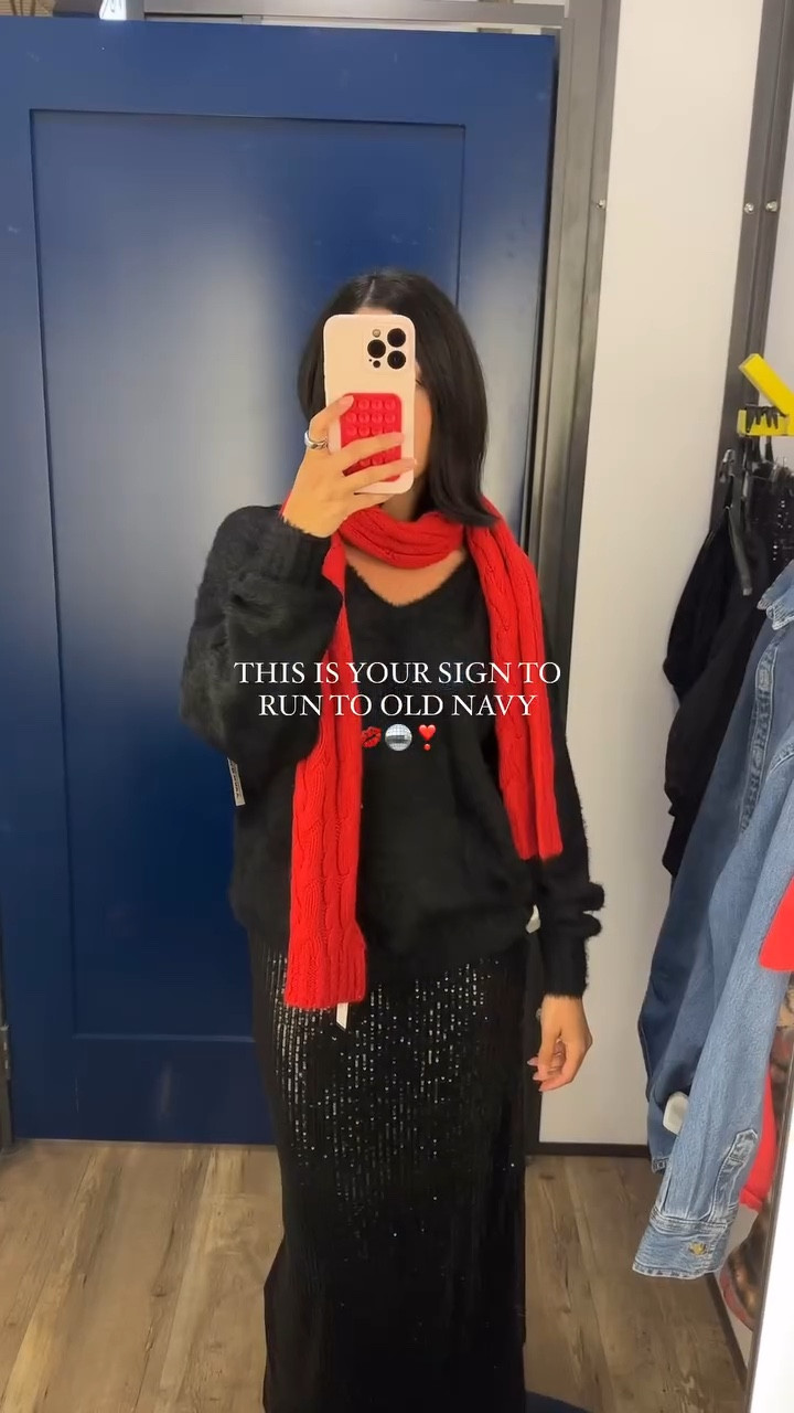 holiday old navy try on 💋 obsessed with the sequin and red tee!! 

#oldnavy #oldnavystyle #holidayoutfits

#LTKFindsUnder100 #LTKHoliday