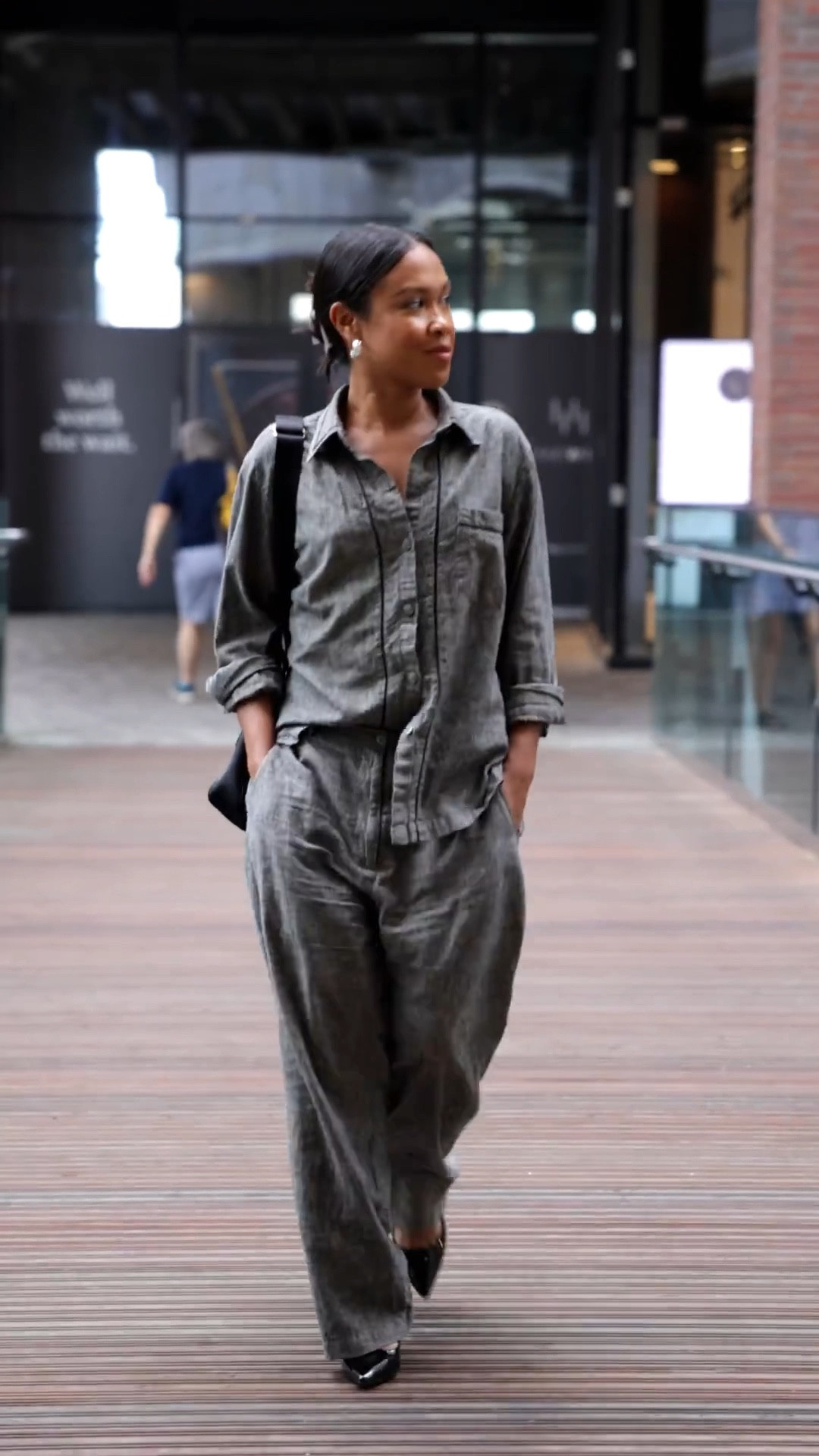 Work to weekend, you can never go wrong with a classic kitten heel or flats. 

Shop the latest Fall footwear at @dswcanada & find all my latest looks on my LTK (see ‘Link in Bio’). 

#MyDSW #ShopLTKit 

📸 @trucreates 
👔 @joyitasengupta

#LTKstyletip #LTKcanada #LTKautumn