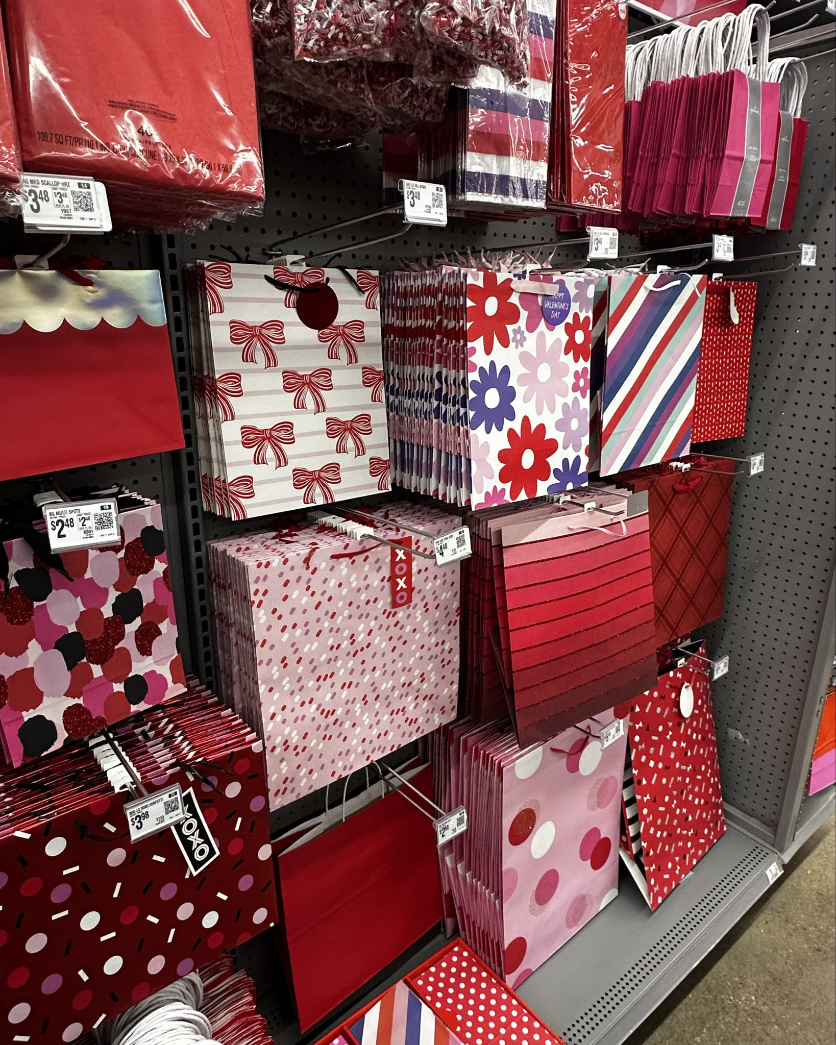 Valentine’s Day Gift Wrap from #Walmart 💗💕

#valentinesday #giftwrap #wrapping

#LTKSeasonal