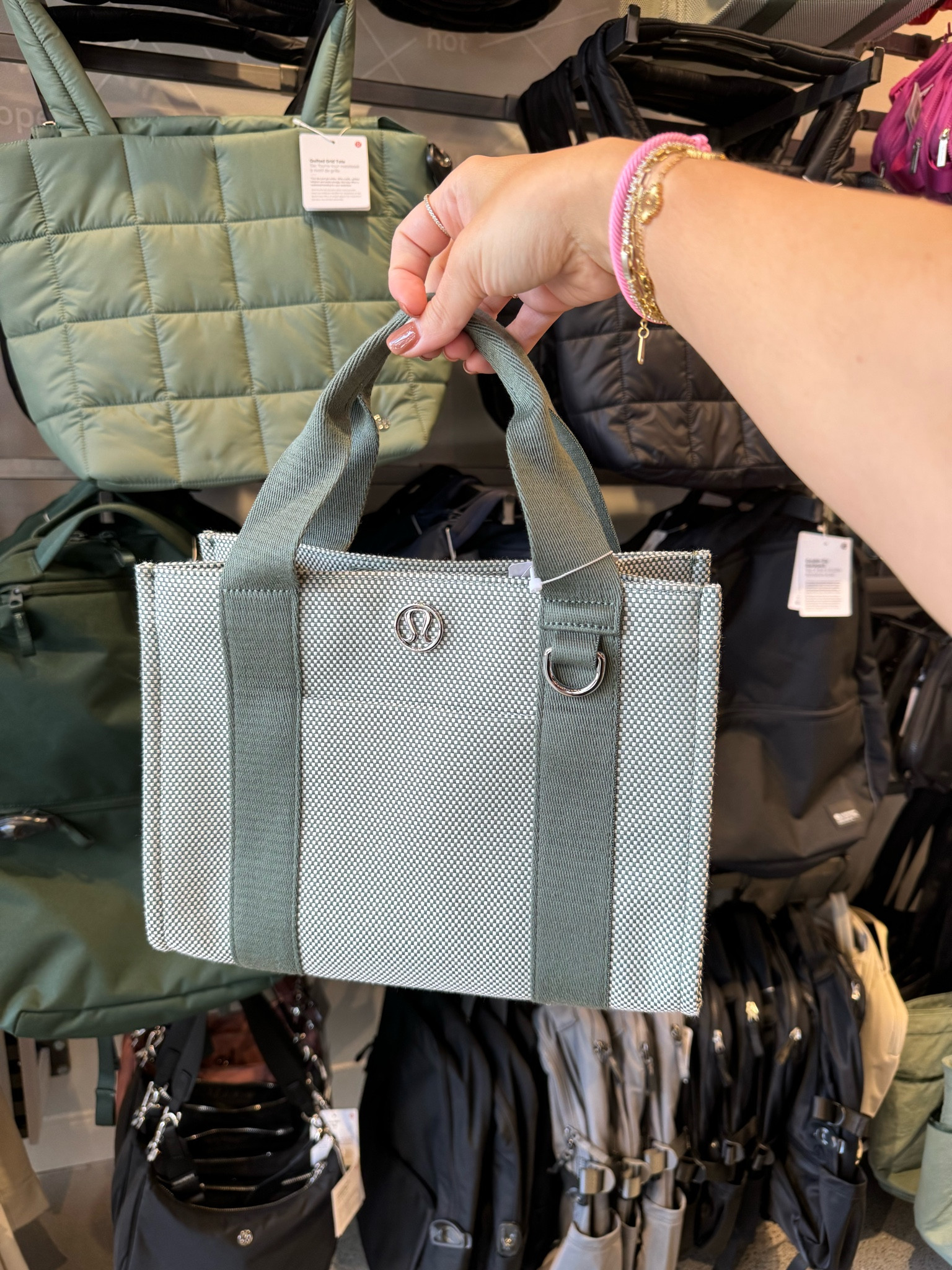 【ルルレモン】Quilted Grid Tote Bag Mini 5L Lululemon Quilted Grid Tote Bag Mini 5L - Grey Eucalyptus