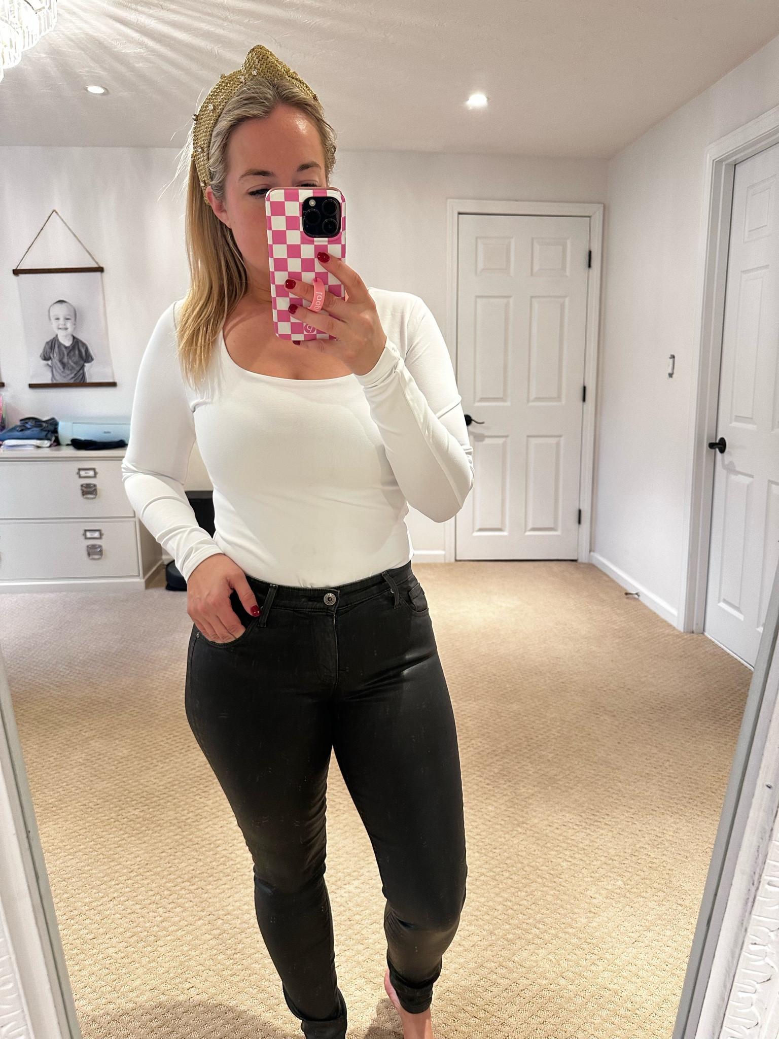 White bodysuit that is not see through! 👏🏻👏🏻

#LTKstyletip #LTKparties #LTKfindsunder100