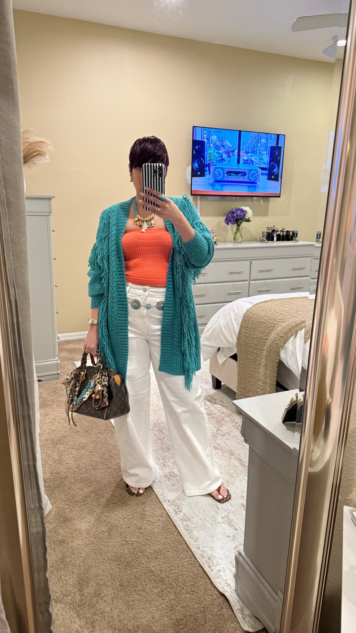 A great pair of white denim buenas under $30! 

#LTKootd #LTKgrwm #LTKMidsize