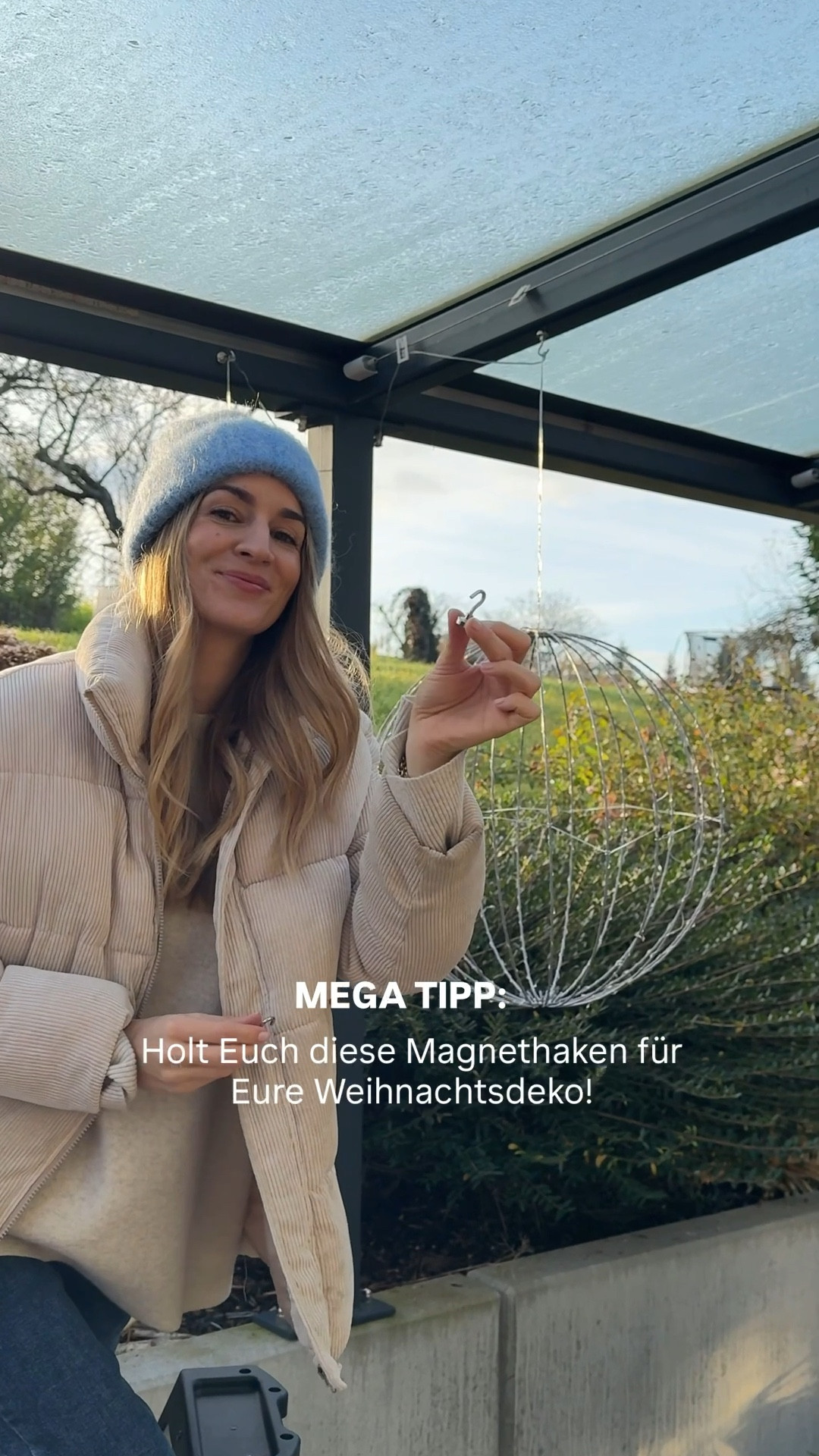 So einfach habe ich meine Weihnachtsdeko noch nie angebracht.

Diese Metallhaken sind der absolute Gamechanger und die perfekte Lösung für Terrassendächer, Stahlträger und was man sonst so Magnetisches findet. 

Ihr könnt auch Indoor einen Versuch starten. Falls ihr metallische Eckschienen am Fenstersturz habt, könnte es auch dort klappen. Ist bei uns leider nicht der Fall. 

#LTKeurope #LTKdeutschland