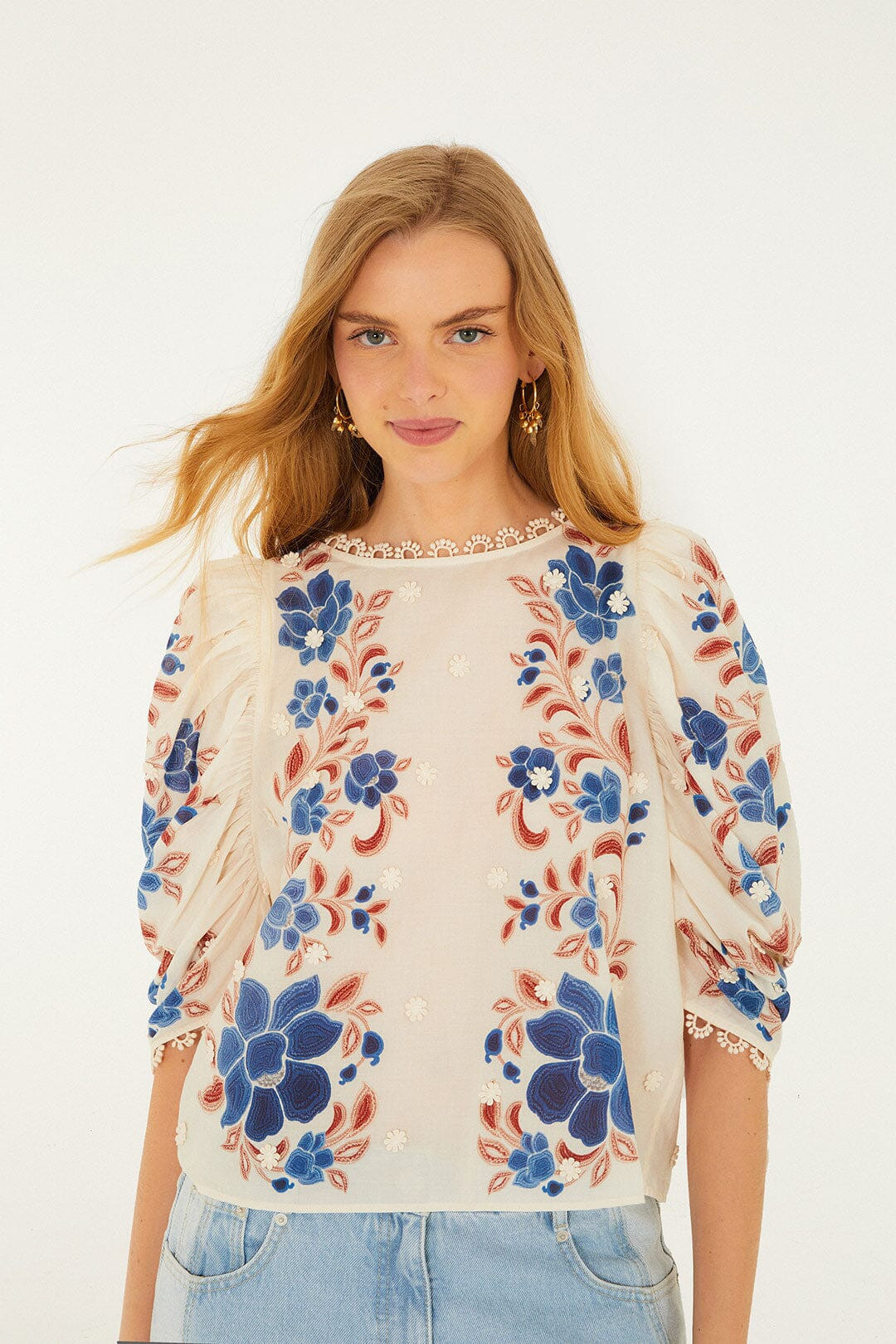 Sand Renata Floral 3d Puff Sleeve Blouse | FARM Rio | FarmRio (US)