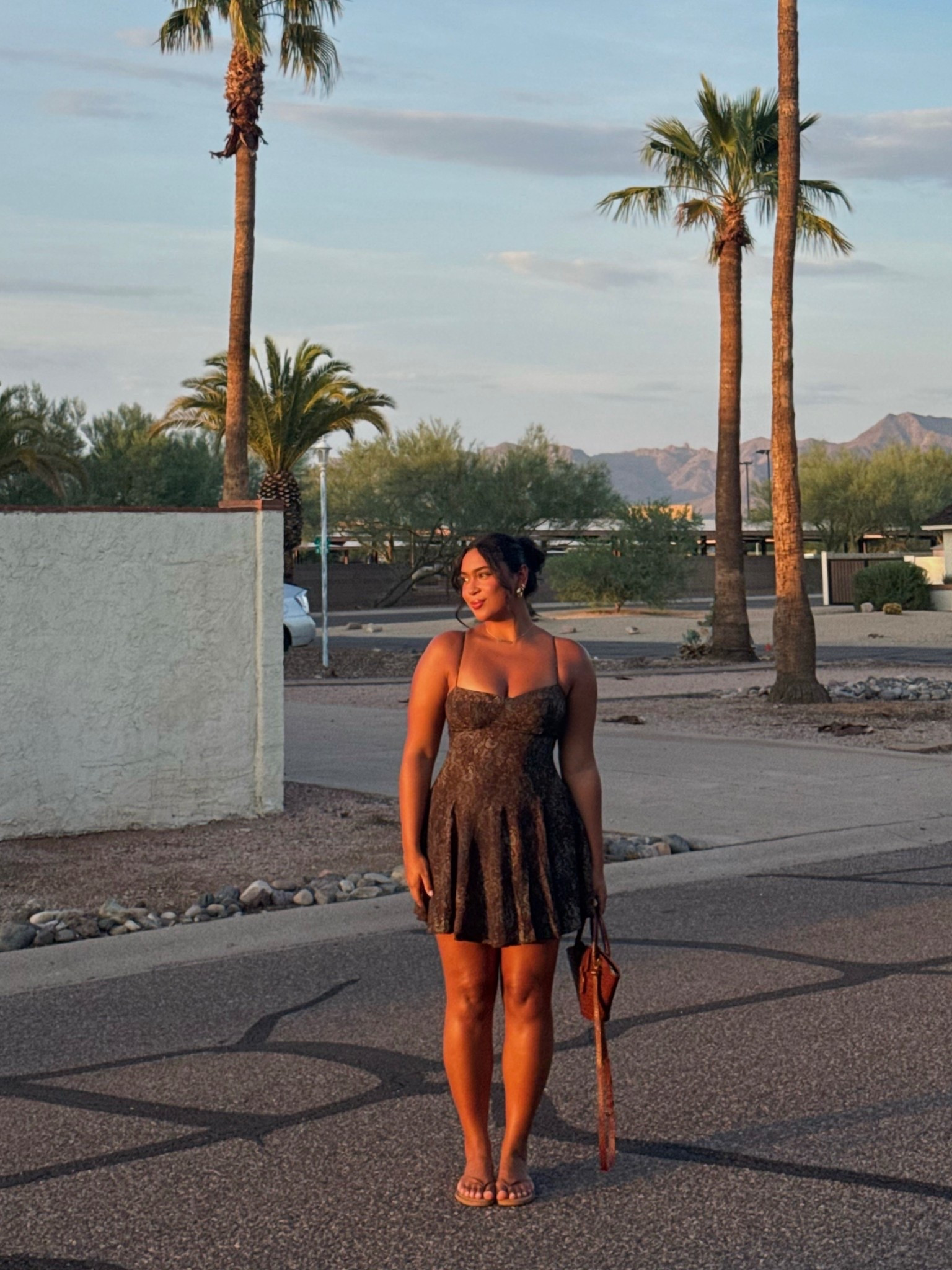 date night/ brown & teal-ish dress🤎 has the prettiest lace detail & snatched from the back (comfy & runs true to size, wearing a L)