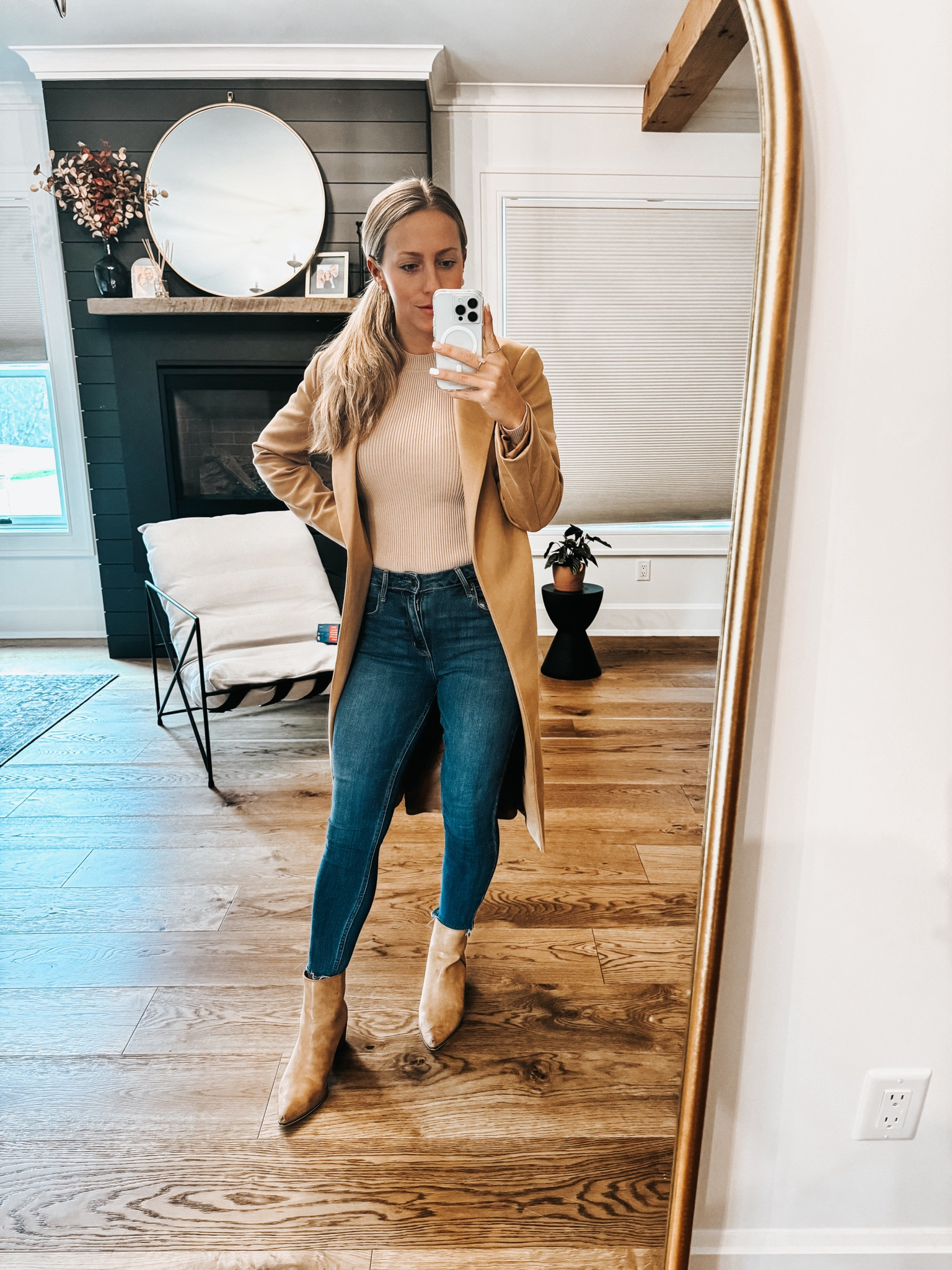 Another staple Amazon piece! Lightweight crew neck sweater is a must for everyone’s closet! 

#LTKbeauty #LTKU #LTKworkwear