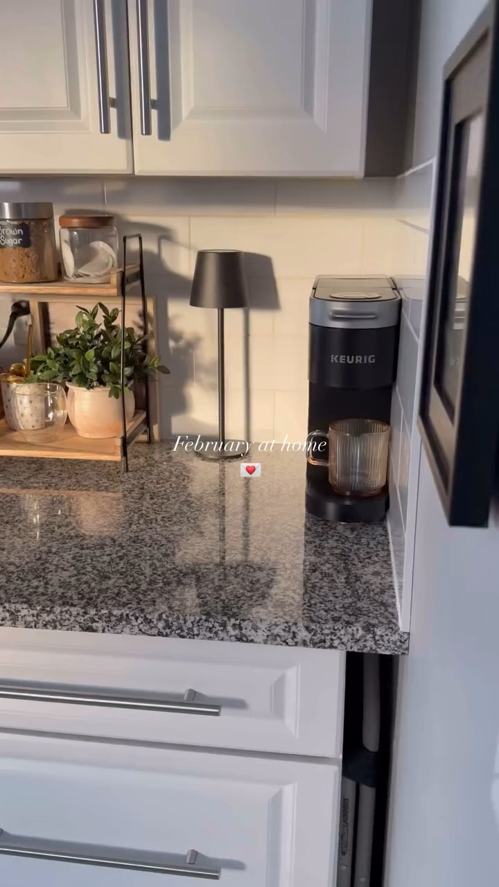 POOF! ✨ Just like that, February came and went! Anyone else feel like we blinked and it was over? What was the highlight of your month?

#homedecor #february #springiscoming #homestyling #neutralhome #reeloftheday