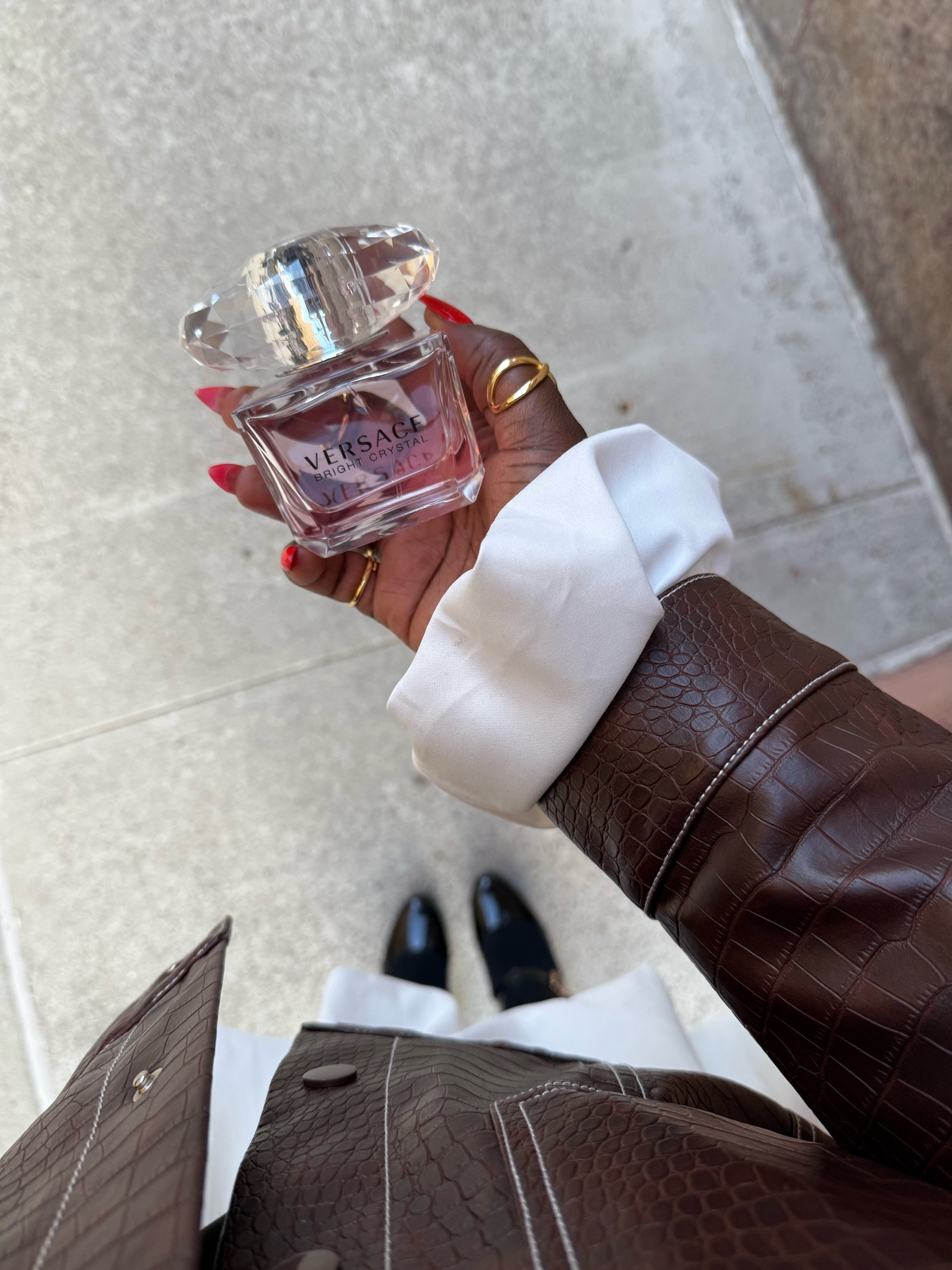 I’m creating this post because I’ve gotten so many compliments on this perfume! Versace bright crystal! A whiff will make you fall in love! It’s a floral masterpiece! Try it now and fall in love! 