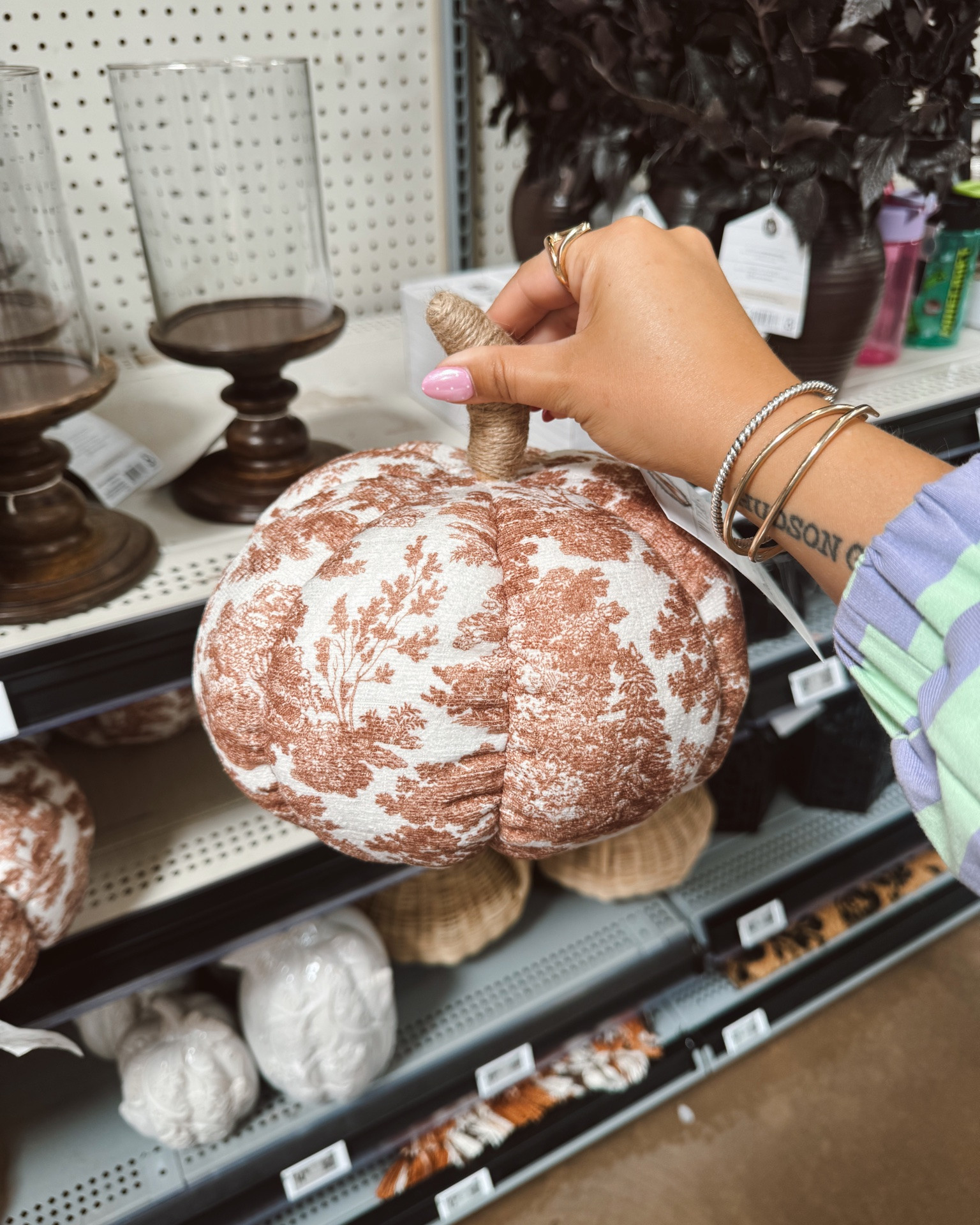 Walmart has out their decor out and I’m screaming because it’s sooooo good🍁🤌🏼🤎🎃

#LTKSeasonal #LTKHome