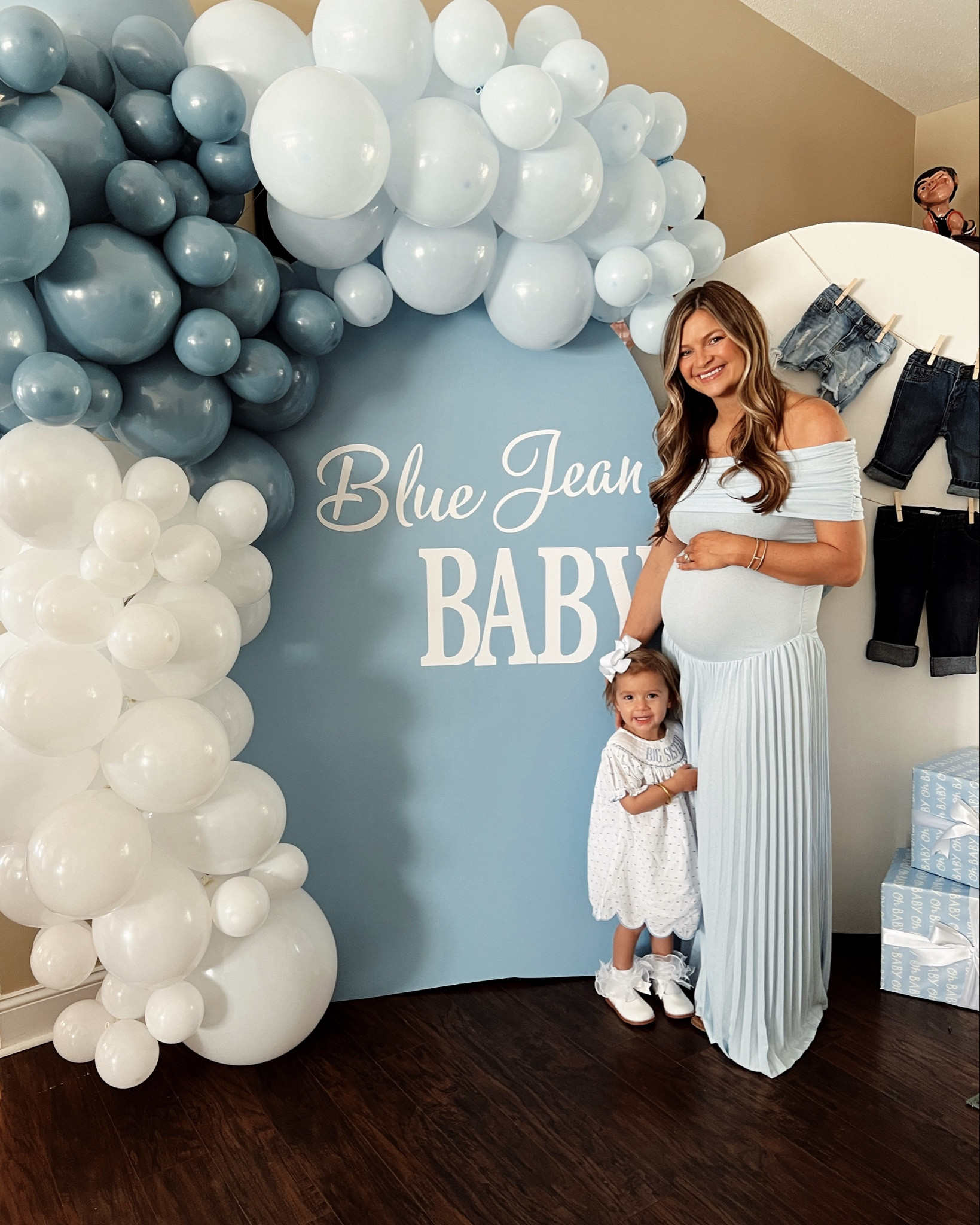 the best morning showering baby brother 🩵 we can’t wait to meet you, sweet boy 🫶🏼