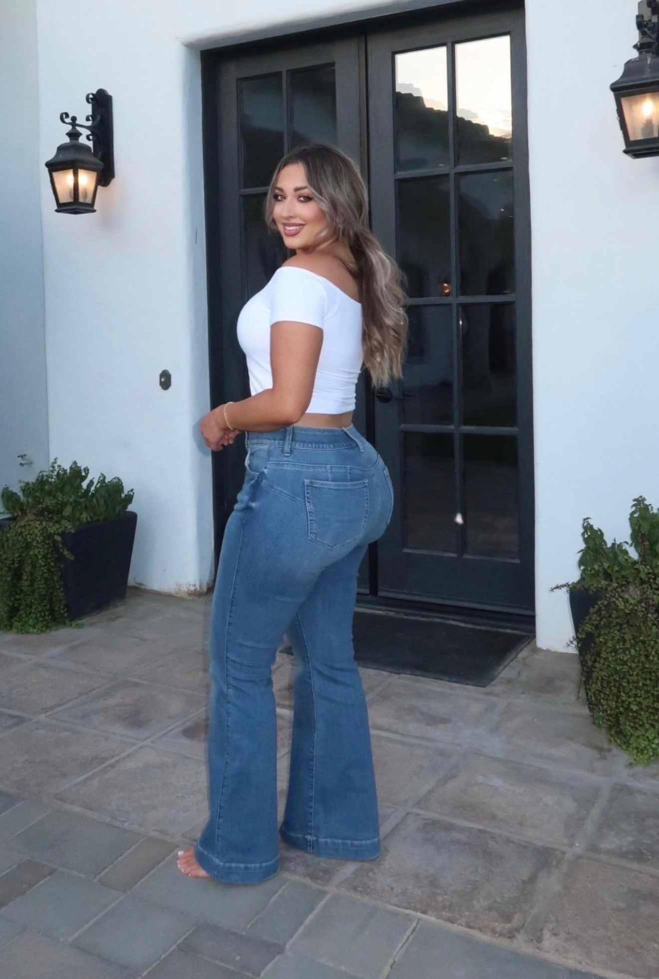 Mid-rise jeans that actually fit a mid-size body like a dream? Say less. These hug in all the right places, smooth where you want it, and still give that effortless, comfy vibe we all love. Your new go-to denim is here.

PLEASE NOTE: these are technically labeled “high rise” but they fit me more mid rise.

Wearing a size 10 (00) and go up into plus sizes in the jeans and a medium in the top.

#MidSizeStyle #MidRiseJeans #DenimForDays #CurvyAndConfident #RealBodyStyle #MidSizeFashion #EverydayDenim #MidSizeOOTD #DenimThatFits #StyleForAll#LTKSummerEdit



#LTKMidsize #LTKFindsUnder100 #LTKStyleTip

Comment SHOP below to receive a DM with the link to this post on my LTK ⬇ https://liketk.it/5mp3d

#LTKMidsize #LTKootd #LTKgrwm