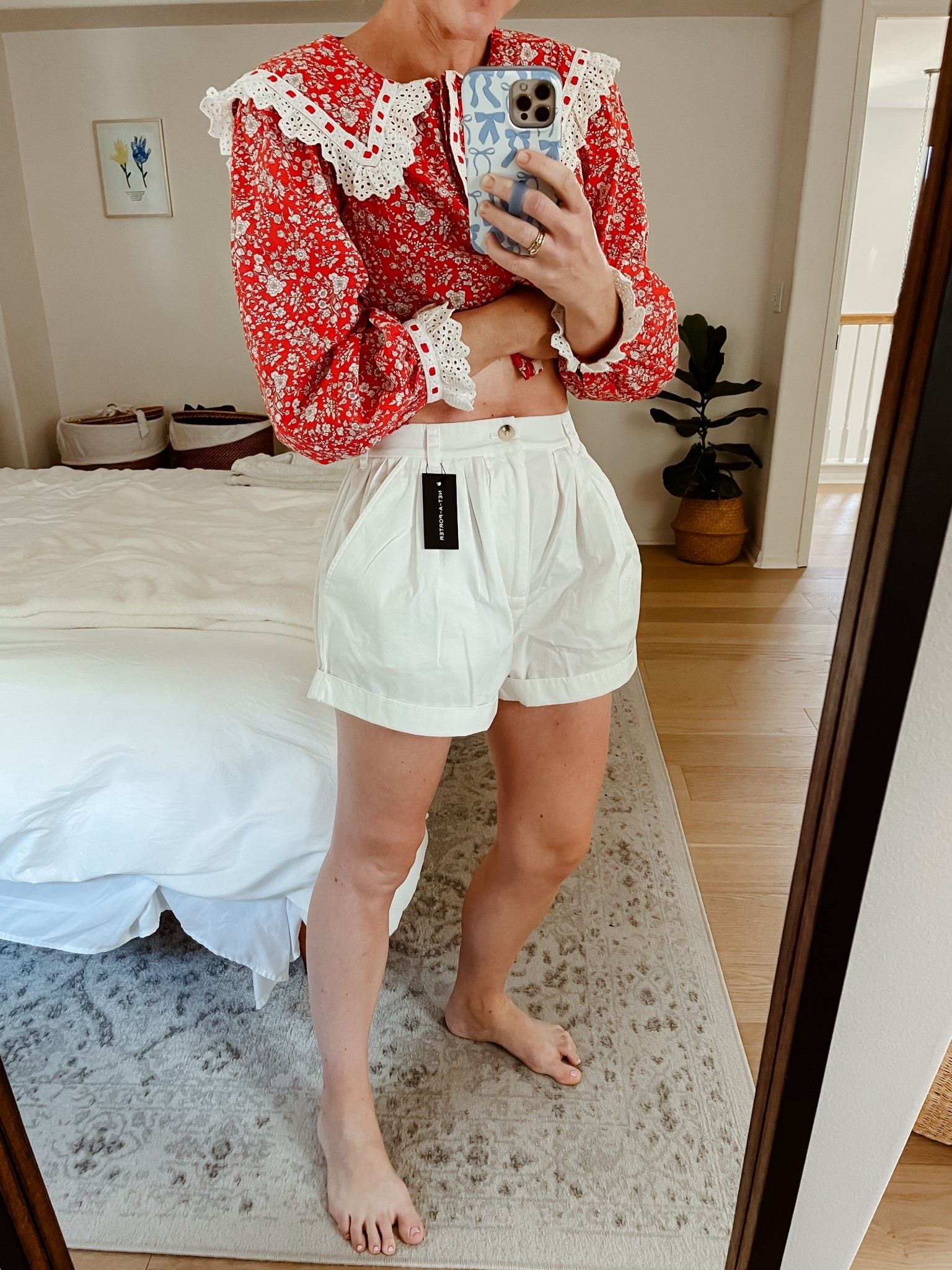 As someone who lives in shorts all summer, I’m always on the hunt for a good pair. These may be some of my favorite ever! They are a slight balloon shape and the perfect length (I’m 5’7”). I followed the size chart and sized up to a 4 and they’re perfect. They also come in black and I’m on my way to order those now. 