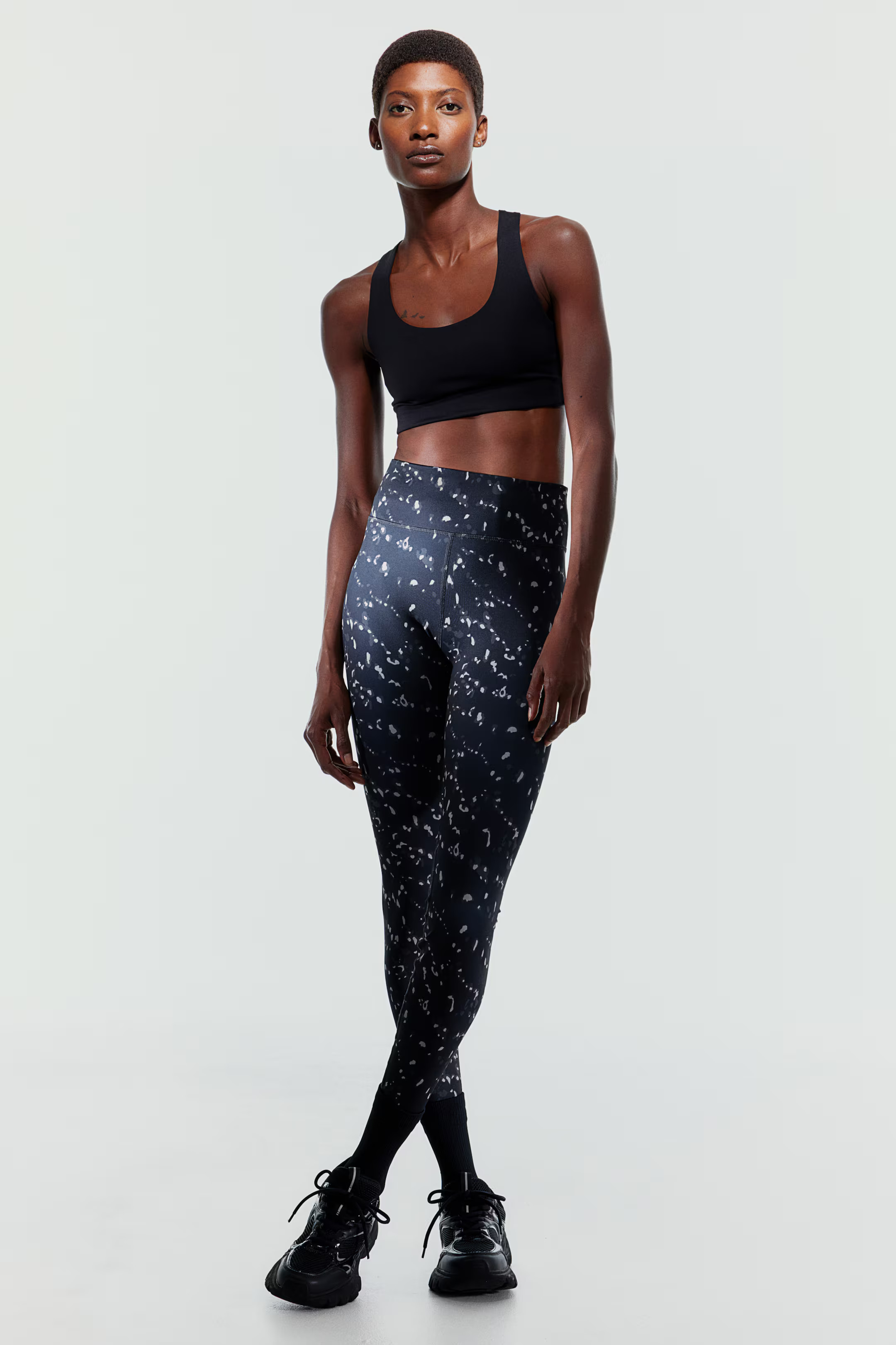 Sportleggings High Waist - Hoher Bund - Lang - Schwarz/Gemustert - Ladies | H&M AT | H&M (DE, AT, CH, NL, FI)