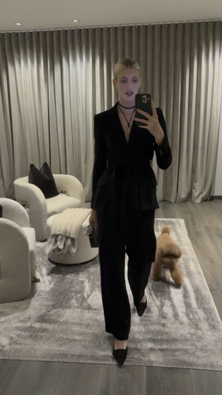 Team dinner tonight! 🖤

#LTKStyleTip #LTKShoeCrush