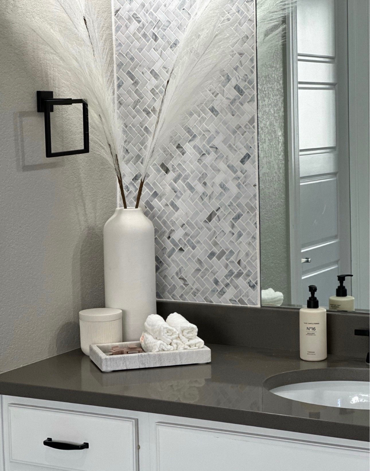 Neutral bathroom 

Modern | minimalist | neutral | marble | tray | vase | top picks 


#LTKOver40 #LTKStyleTip #LTKHome