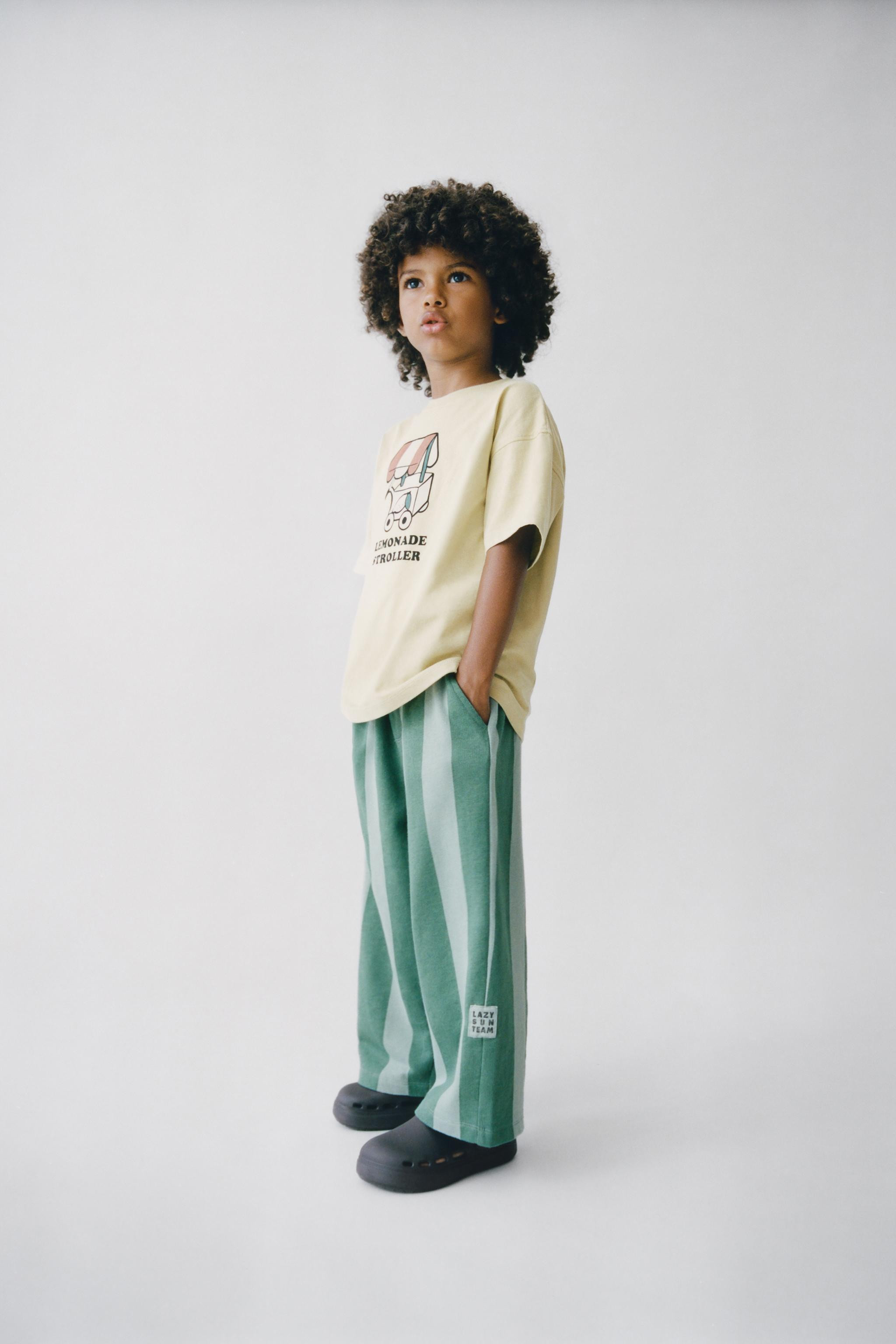 Round neck short sleeve T-shirt. Ice cream print and text on the front. 100% cotton fabric.Model ... | Zara Canada