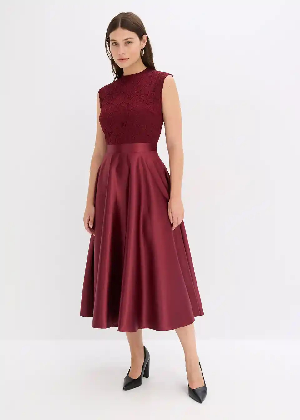 Midikleid aus glänzendem Satin mit Spitze | Bonprix DE