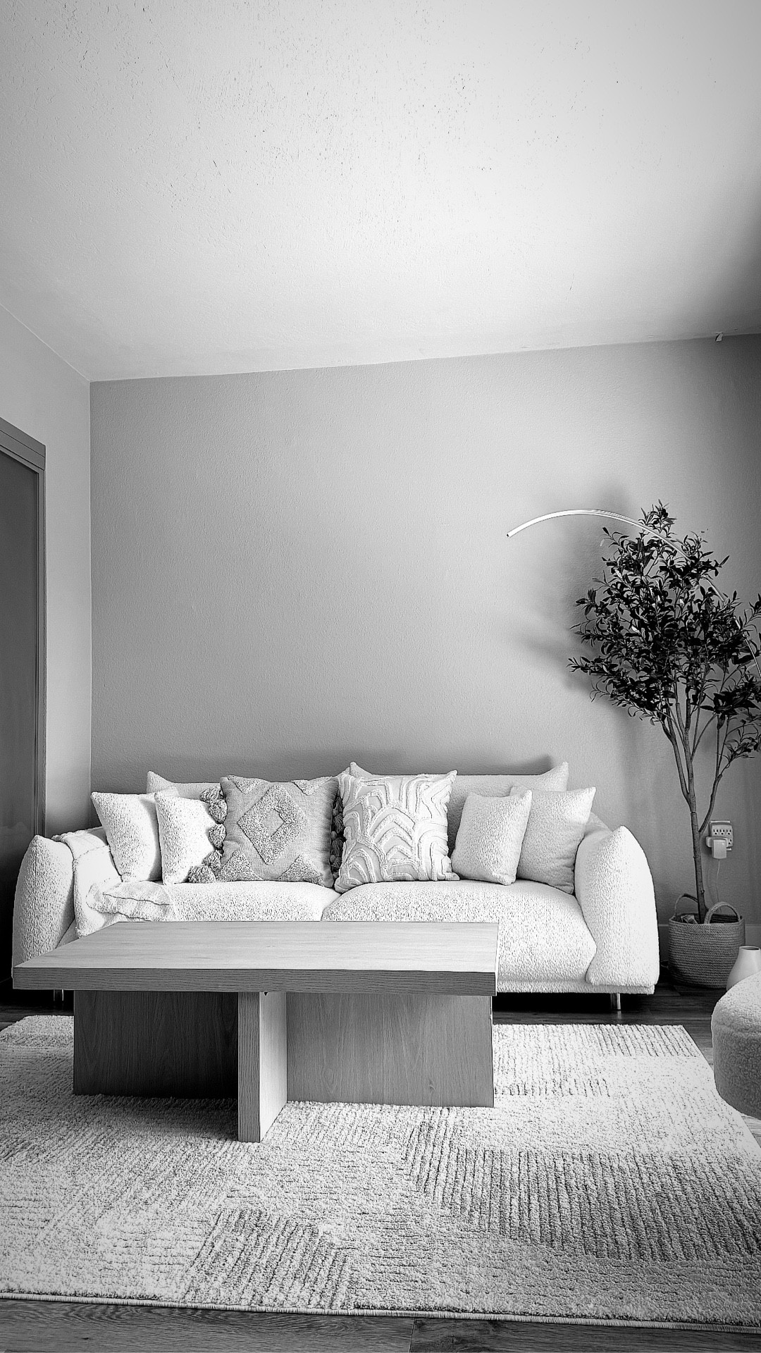 Setup my coffee table with me 😍

#homedecor #amazon #amazonhome #coffeetable #livingroomdecor

#LTKSeasonal #LTKHome #LTKFamily