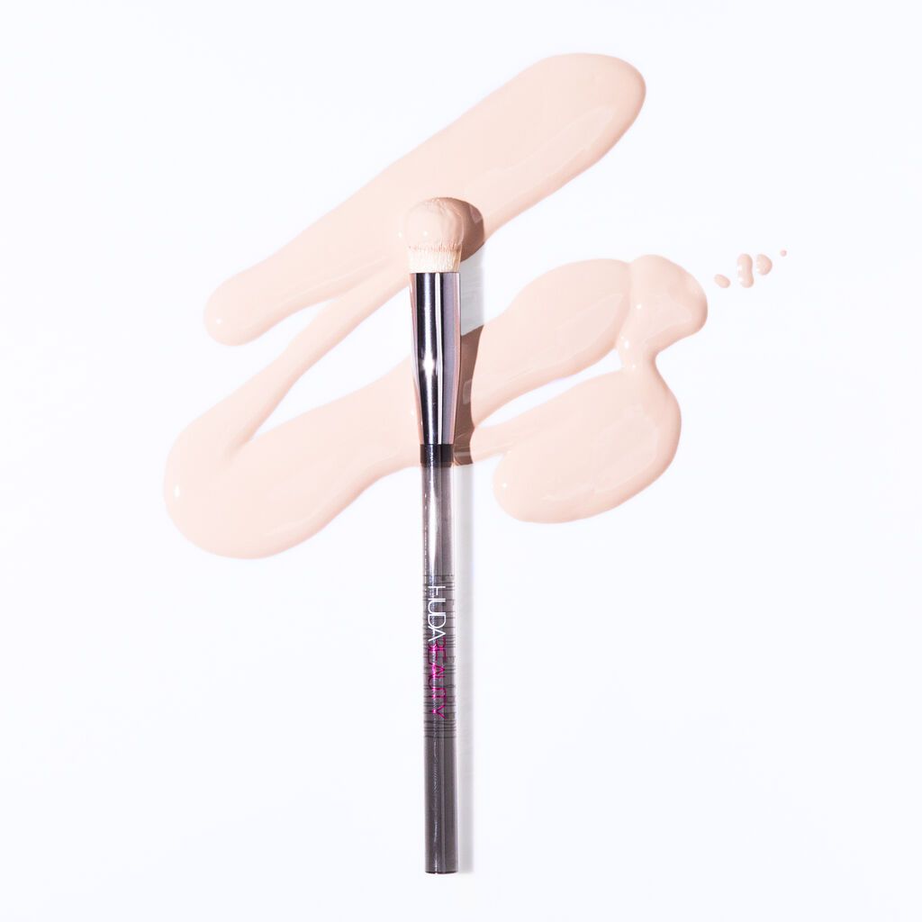 Conceal & Blend Complexion Brush | Huda Beauty US
