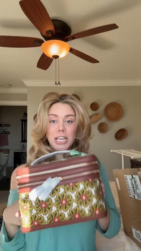 Vera Bradley Haul

#LTKHoliday #LTKFindsUnder50 #LTKGiftGuide
