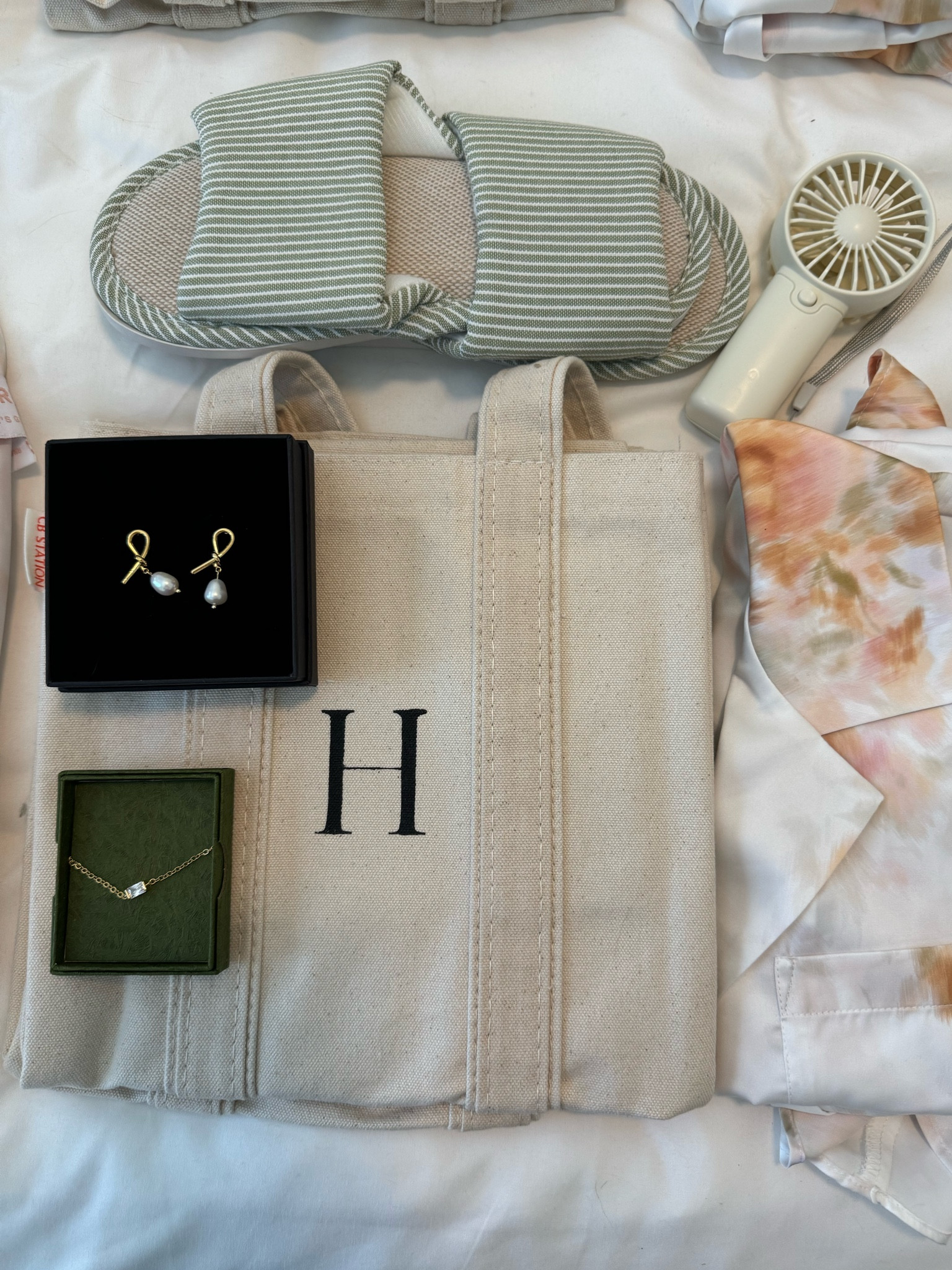 What I gifted my Bridesmaids for the wedding ✨💖 


bridesmaids gifts, wedding gifts, bridesmaid jewelry, wine tote bag, bridesmaid pjs

#LTKWedding