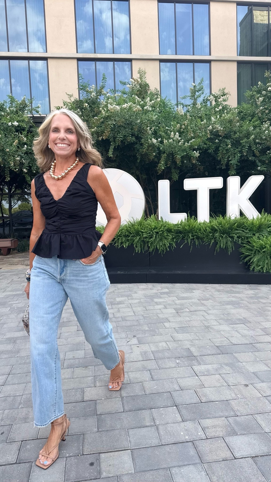 I love these Levi’s and the top is on sale under $15. I also have it in white. Jeans 26/top XS @levi @Express

#LTKgrwm #LTKootd #LTKOver40