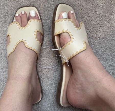 $25 Hermes sandal dupes (true to size)

#LTKSaleAlert #LTKShoeCrush #LTKStyleTip