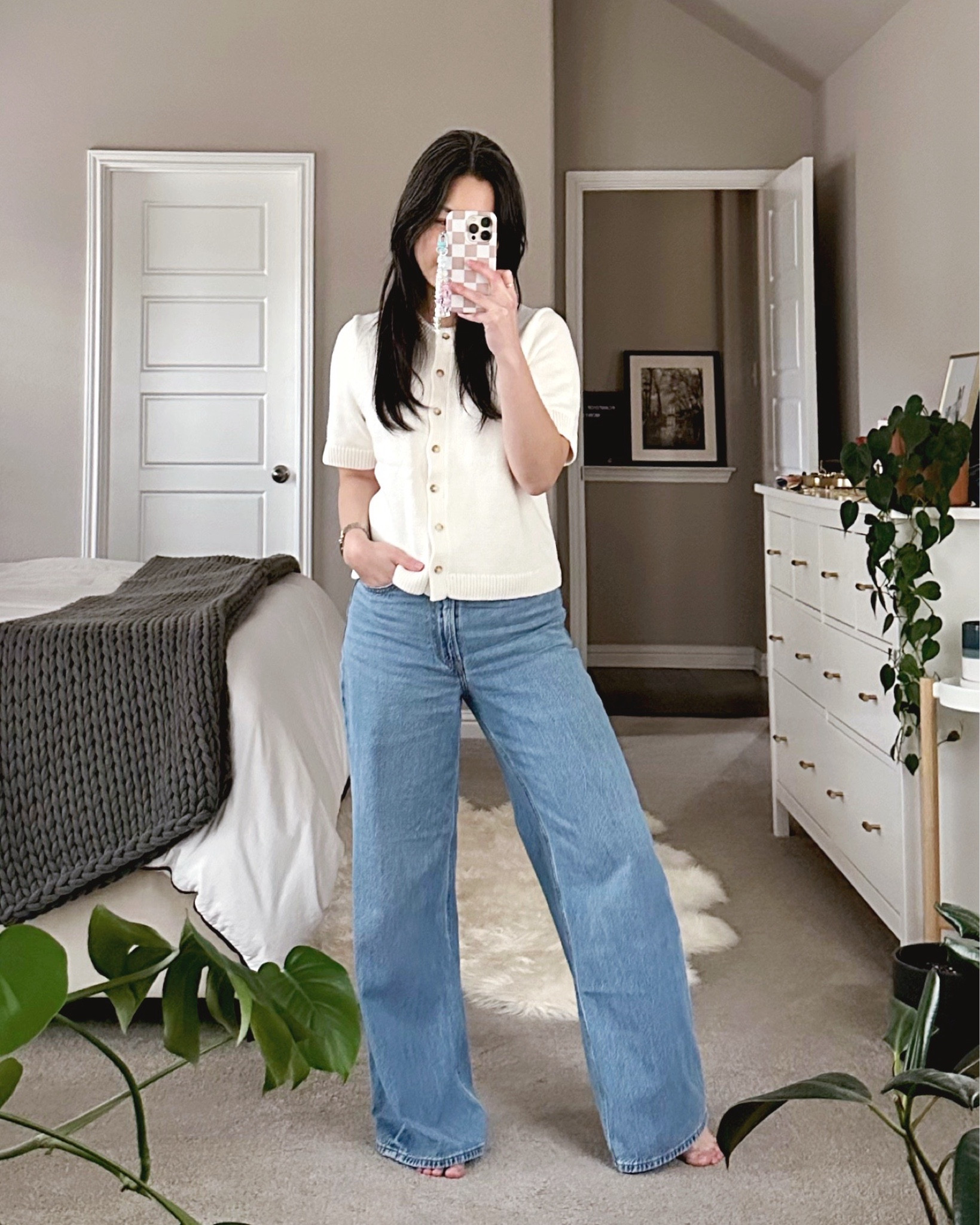 @abercrombje denim sale — 30% off until 02/10. wearing the high rise wide leg jeans which are more fitted at the top (size 26 short) and i LOVE this short sleeve cardi w the buttons!! so soft (wearing size S) 🔥 {02.09.25}

wide leg jeans, high rise wide leg jeans, abercrombie jeans, short sleeve cardigan 

#LTKOver40 #LTKPetite #LTKSaleAlert