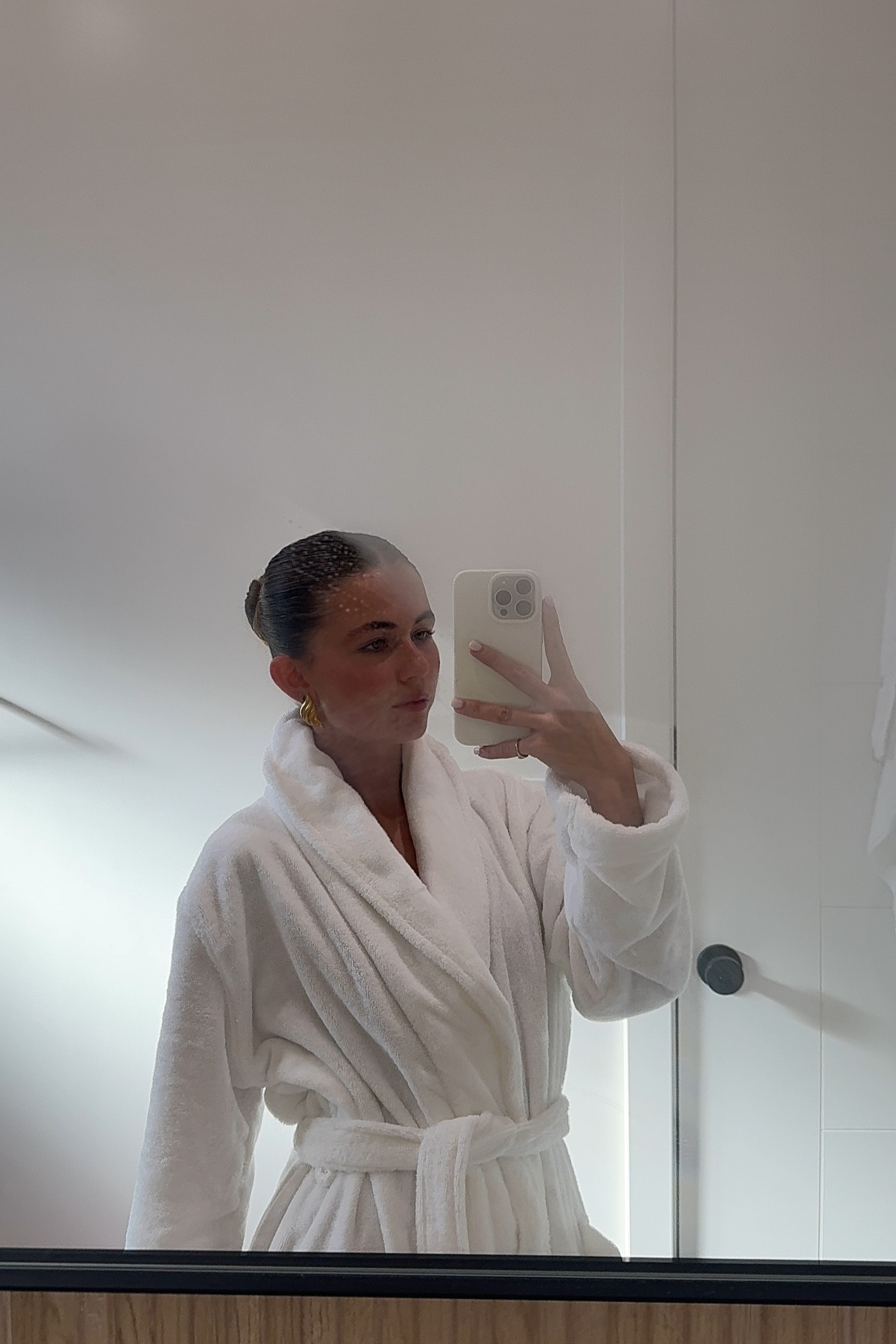 The best spa like robe!!!! 

I wear a size Small

#robe #whiterobe #parachute #bath #bathroom #shower #LTKselfcare

#LTKStyleTip #LTKU