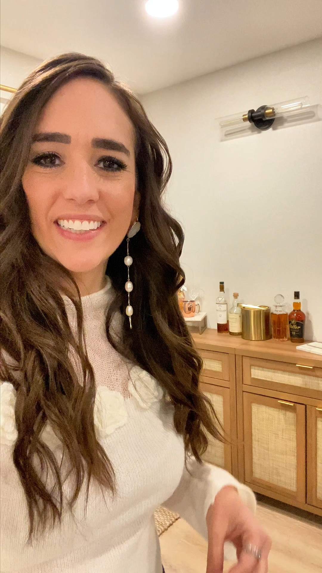 Transform Awkward Spaces into Stylish Home Bars!

Turn those tricky corners into functional, eye-catching areas your friends will love. From moody bar alcoves to creative shelving, we show you how to combine style and function effortlessly.

✨ Shop the look on LTK and bring your dream home space to life!

🎁 Shop now on LTK |
https://www.shopltk.com/explore/Elizabeth_Greever
🎁See our stories for link
🎁Link is also available on our bio

Follow us for more:
Inspiration 💫
Links to favorite materials 💚
Before & Afters 👏🏻
Shop & get inspired 👇🏻


#LTKHoliday #LTKHome #LTKGiftGuide