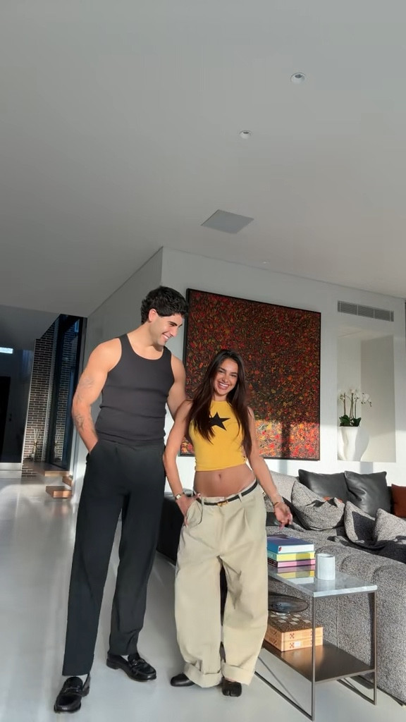 Baggy pants and a baby tee ⭐️ 

#LTKstyletip #LTKautumn #LTKaustralia