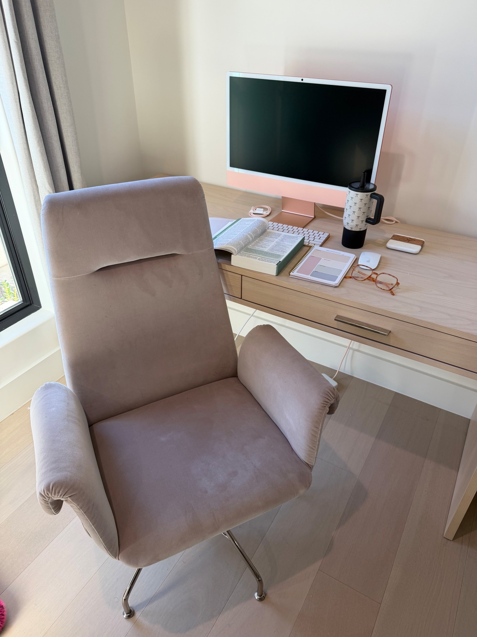 My office set up 

#LTKdayinmylife #LTKmorningroutine #LTKmomlife