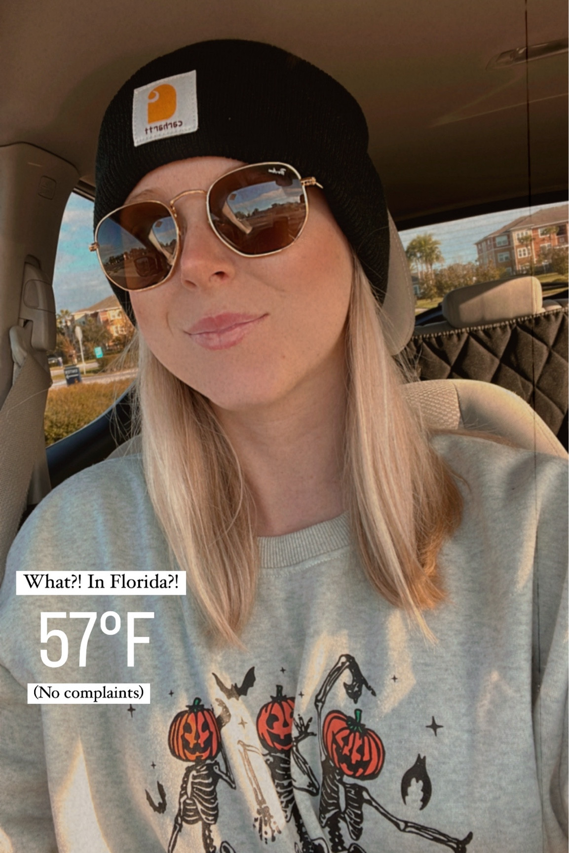 Check out this super cute Halloween dancing skeleton sweatshirt hoodie!! 💀👻🎃