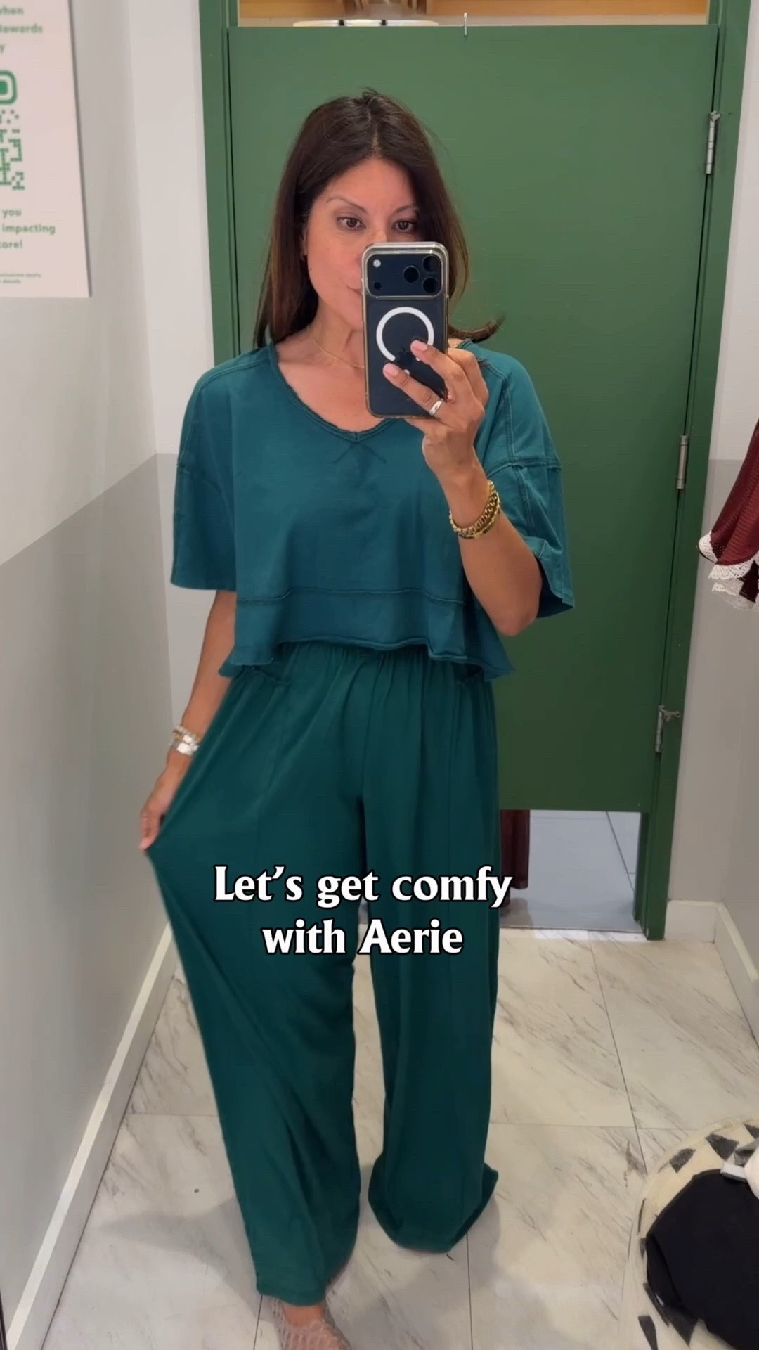 This green set is from the Happiest collection- will definitely make you happy in flowy pants and top 

Wearing xs in both 
Tank size small 
Vacay jogger in xs 

@Aerie

#LTKSaleAlert #LTKActive #LTKSeasonal