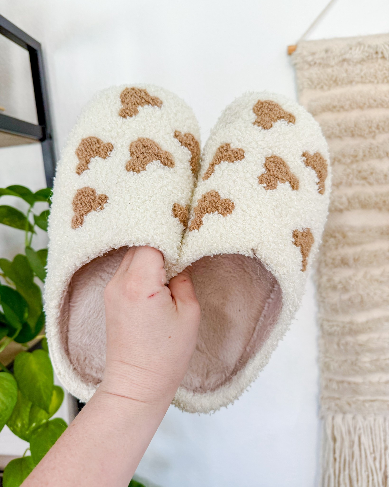 The cutest Mickey Mouse house slippers / true to size

#LTKHome #LTKmorningroutine
