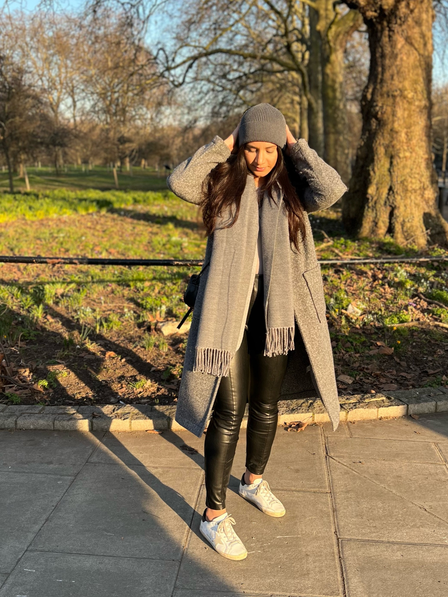 Winter outfit, Grey Coat, Black Leggings, Sneakers, Scarf, Grey Hat



#LTKstyletip #LTKSeasonal