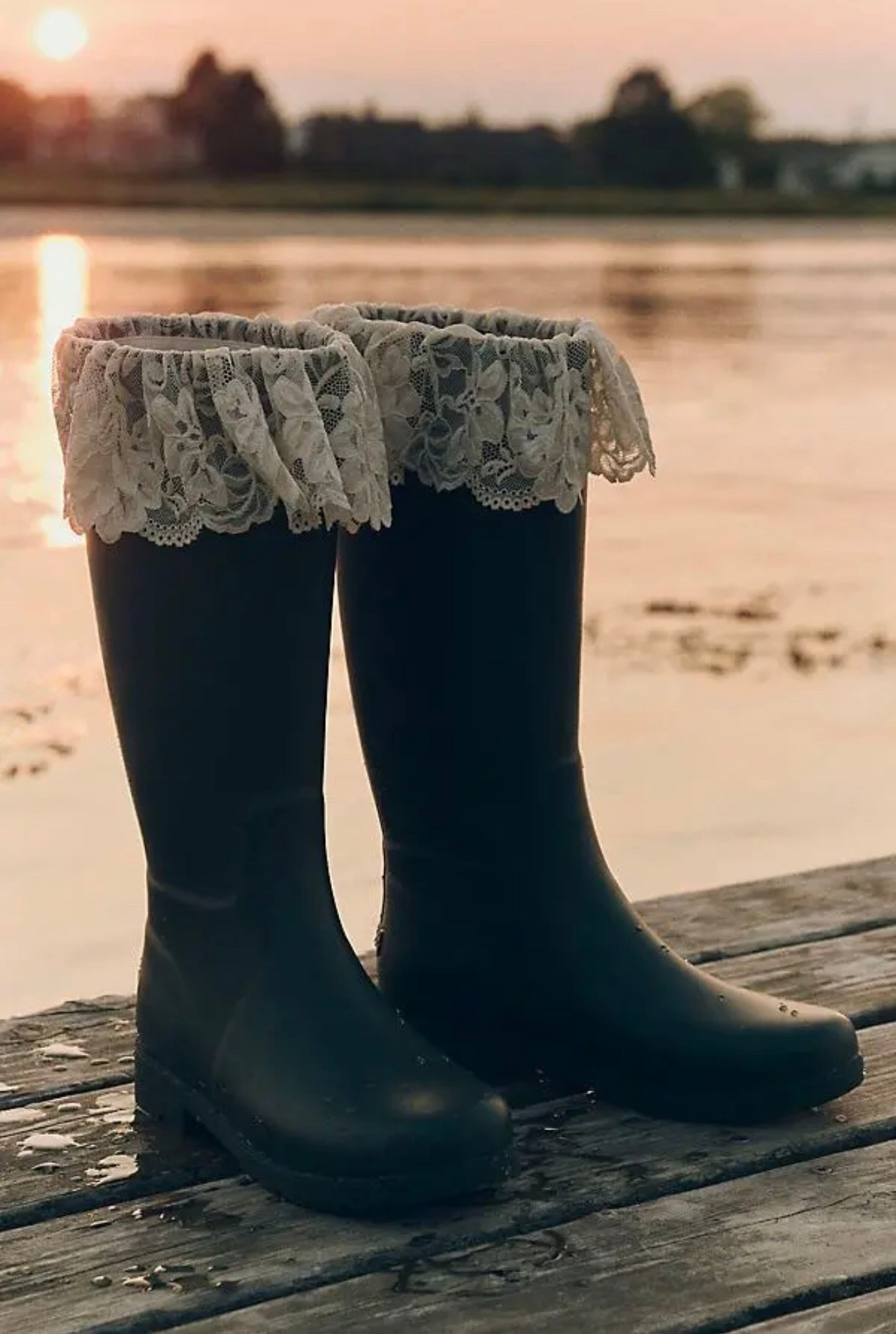 I’m so in love with these rain boots but also, they would be perfect for a gift!
.
.
.
.
Rain boot
Lace
Fall boots
Green boots
Fall fashion 
Gift idea 
Forest green 

#LTKGiftGuide #LTKShoeCrush #LTKSeasonal