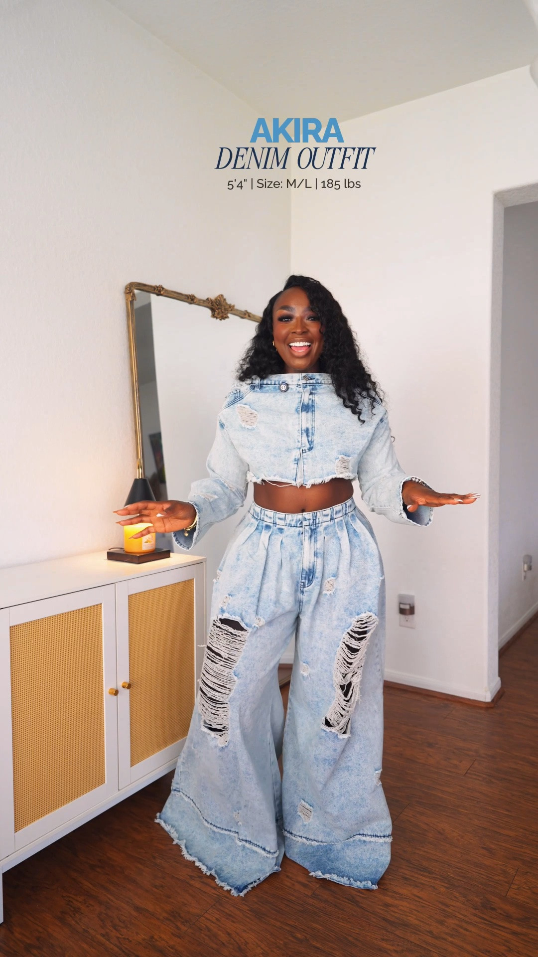 This outfit is way too sexy! #AKIRA #Denim #WideLegPants