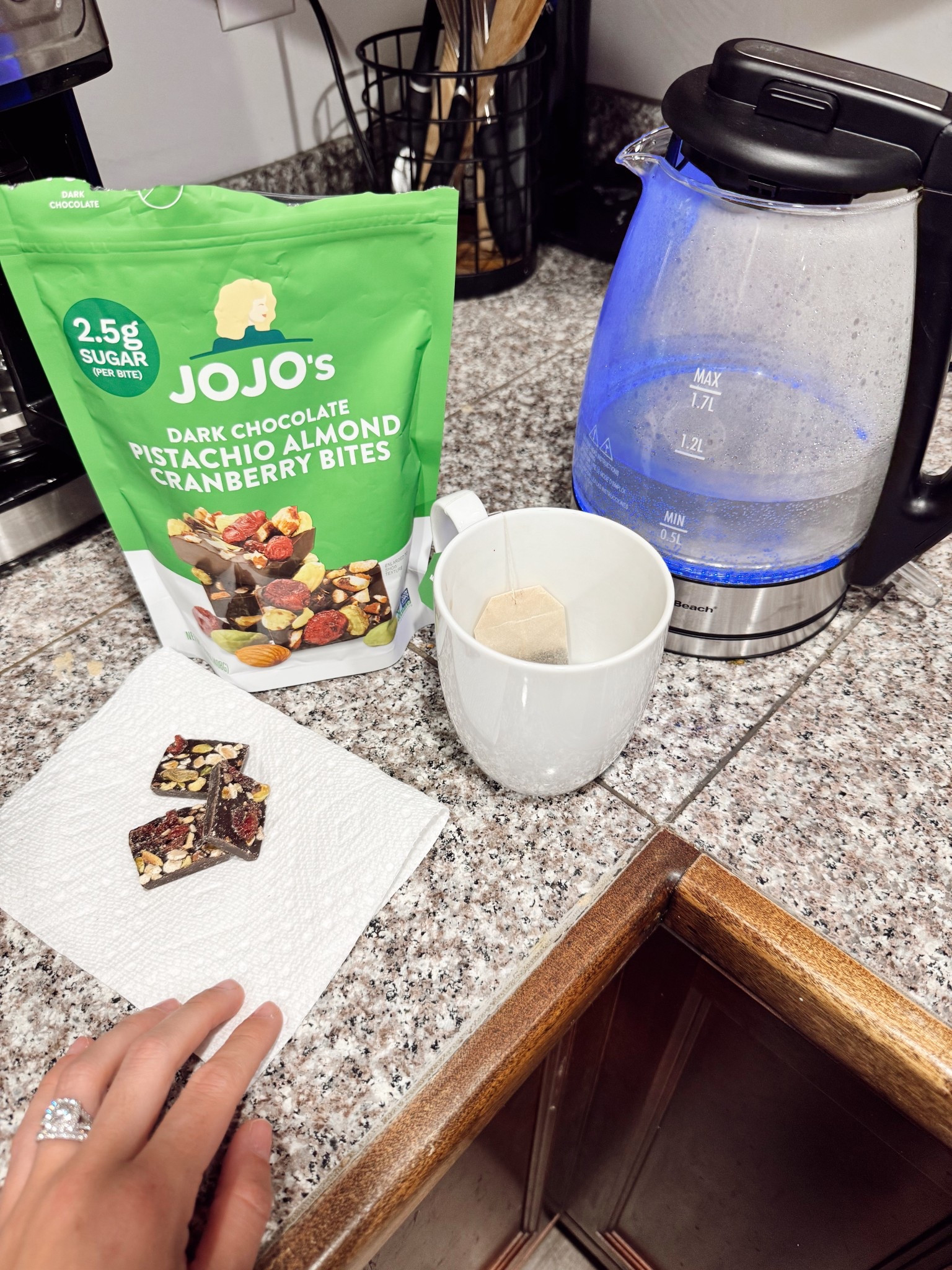 Friday night wind down ✨🤍


This chocolate with a cup of hot tea is good for my soul! Electric kettle=game changer 🙌


#LTKHome #LTKFamily