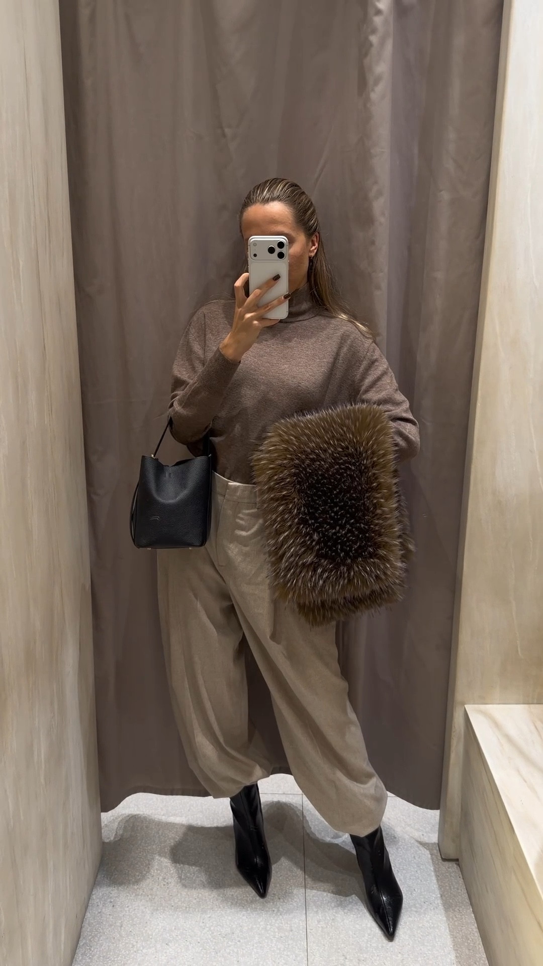 The perfect faux fur scarf for chic fall and winter looks 🤎

#LTKworkwear #LTKmodest #LTKwinter