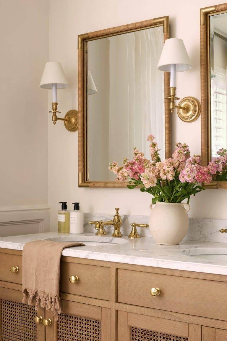 Natural wood, brass hardware, and creamy finishes bring warmth and charm to this bathroom vanity. Styled for cozy, layered elegance, this detail adds personality and subtle luxury.

✨ Shop the vanity and accessories below
✨ Follow my LTK shop for daily inspiration
✨ Explore HomeBunch for full sources and tours

Interior Designer: AKB Design (@akbdesign)
Photography: @sylvieli

#WarmEarthTones #NeutralBathroom #OrganicModern #EarthyInteriors #CozyHome


#LTKHome #LTKSaleAlert #LTKselfcare