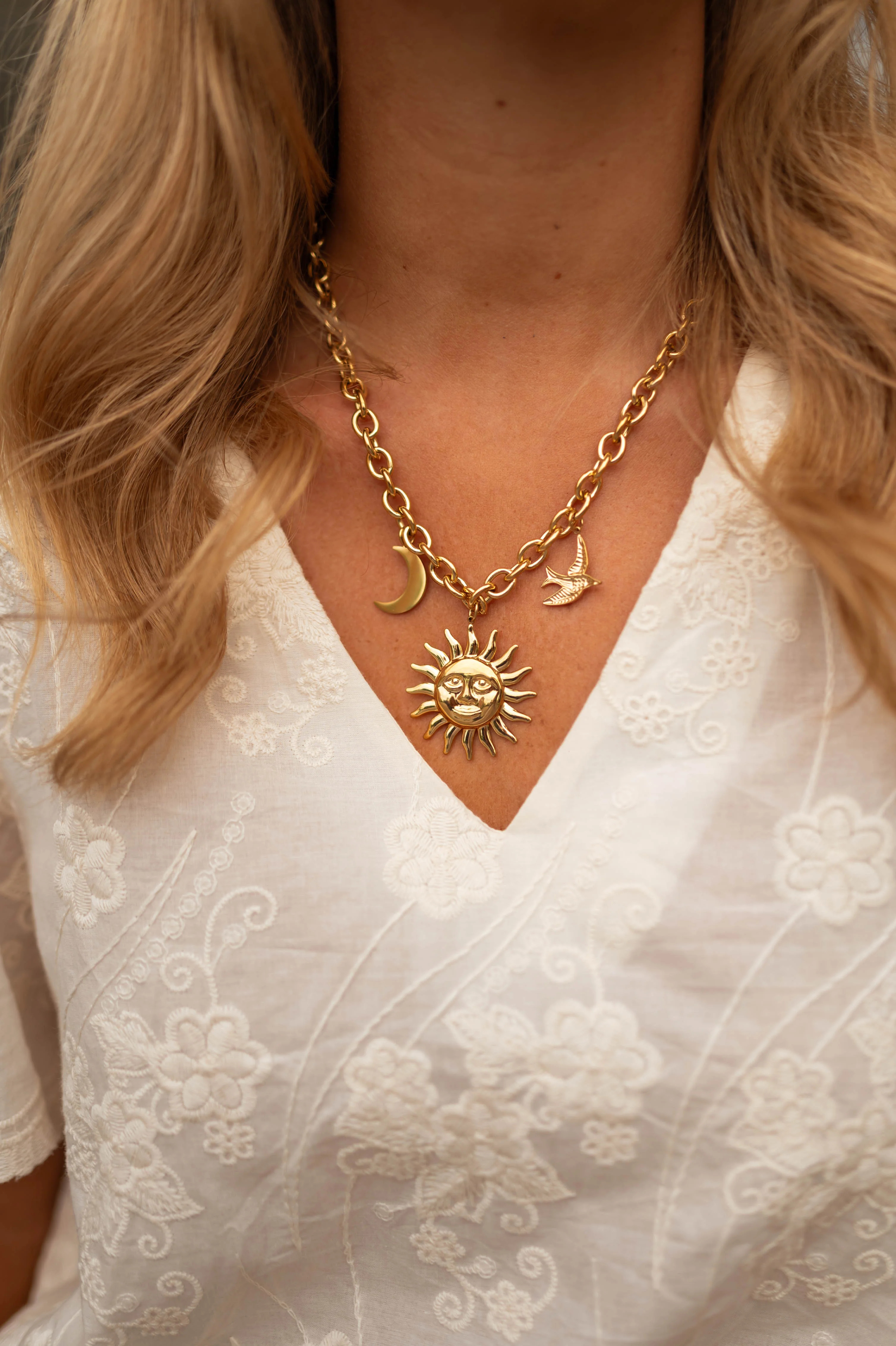 Golden Sole Necklace | Easy Clothes