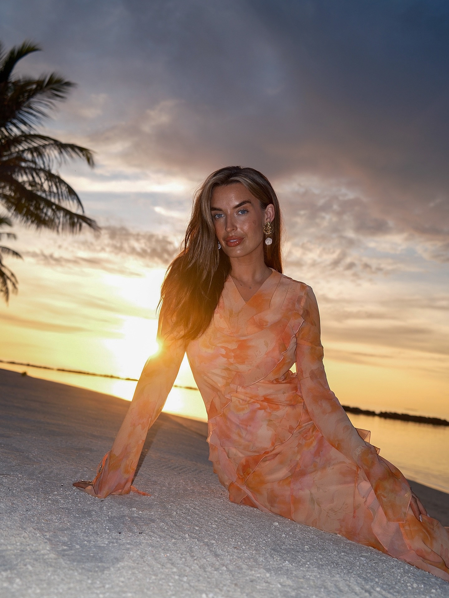 A pretty dress for a pretty sunset 🌅🧡

Comment ‘shop’ if you’d like the dress link sent to your DM 😘

holidaydress, holidaystyle, beachstyle, maldives, resortwear, holiday wardrobe, maxi dress, summer dress, floaty maxi, orange dress