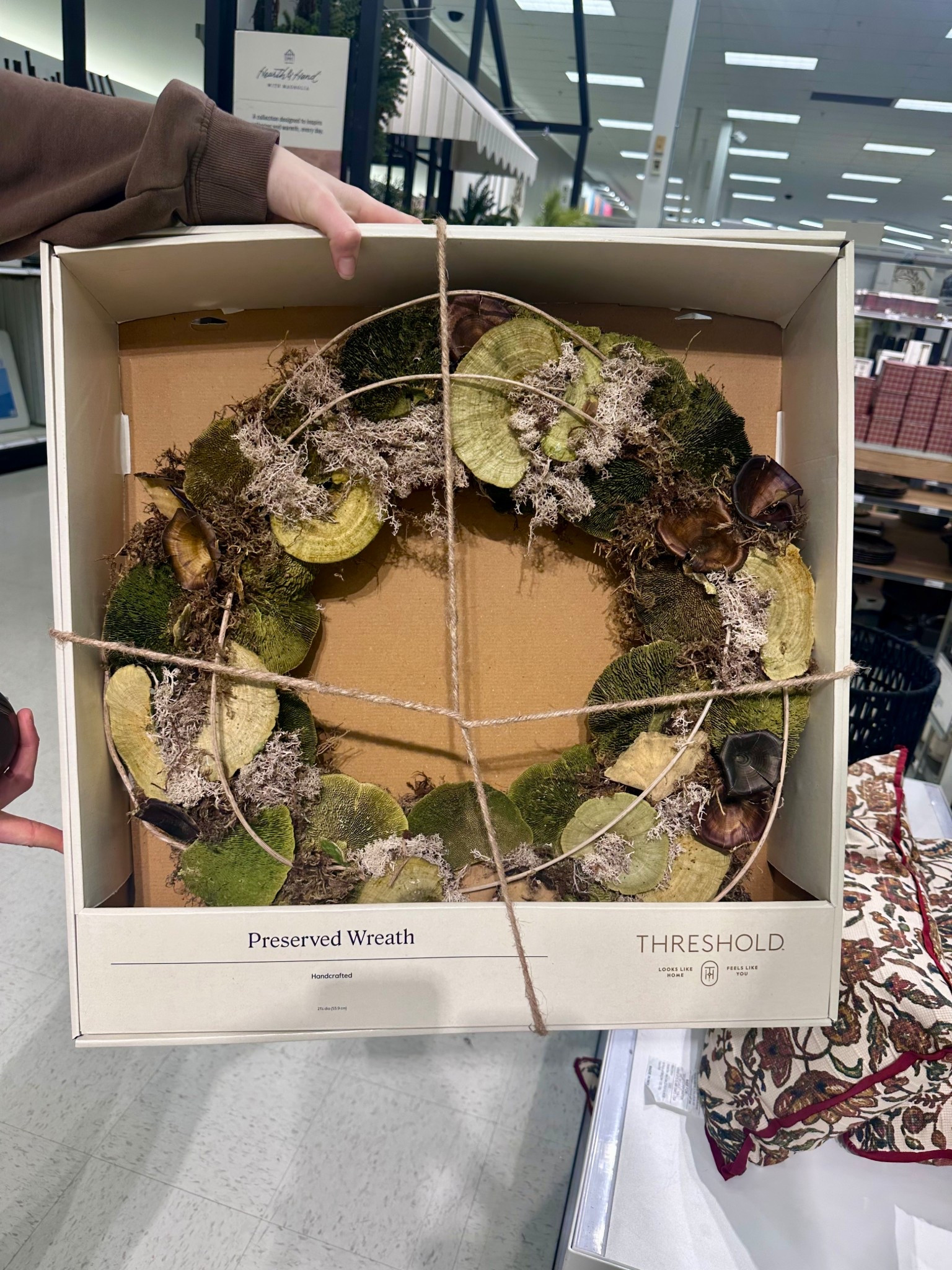 This wreath absolutely stunning & is only $50


Winter wreath | home decor | exterior decor 

#LTKHoliday #LTKFindsUnder50 #LTKHome