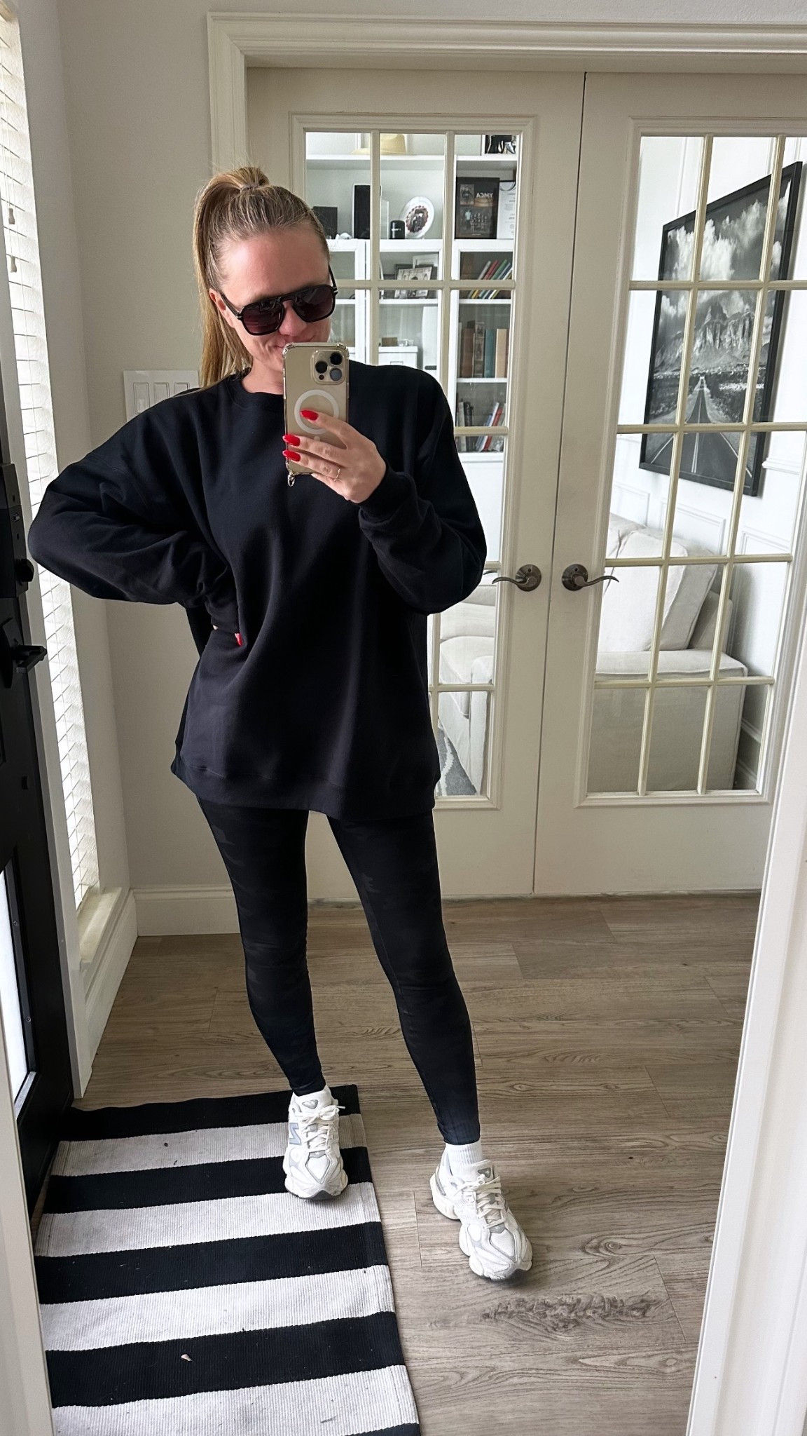 I can’t believe this sweatshirt is under $10 right now 😳 I have it in a few colors. Wearing size XXL for an oversized fit.

#LTKootd