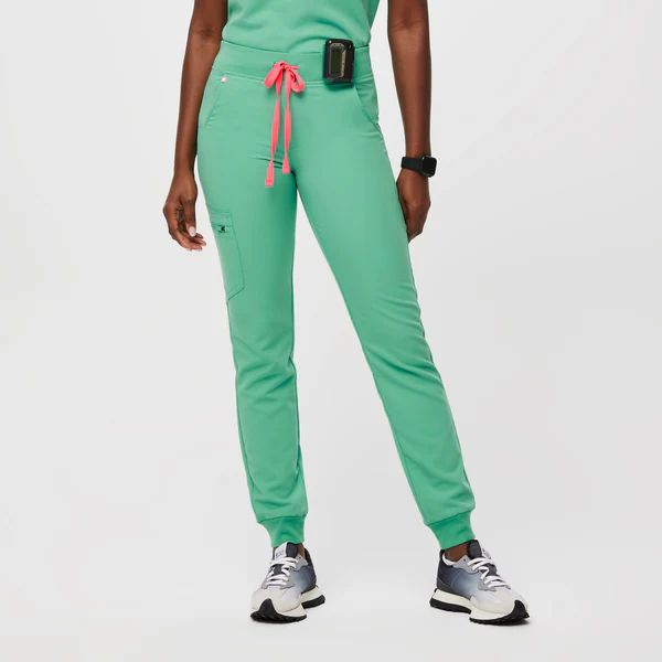 Women's Zamora™ Jogger Scrub Pants - Surgical Green · FIGS | FIGS